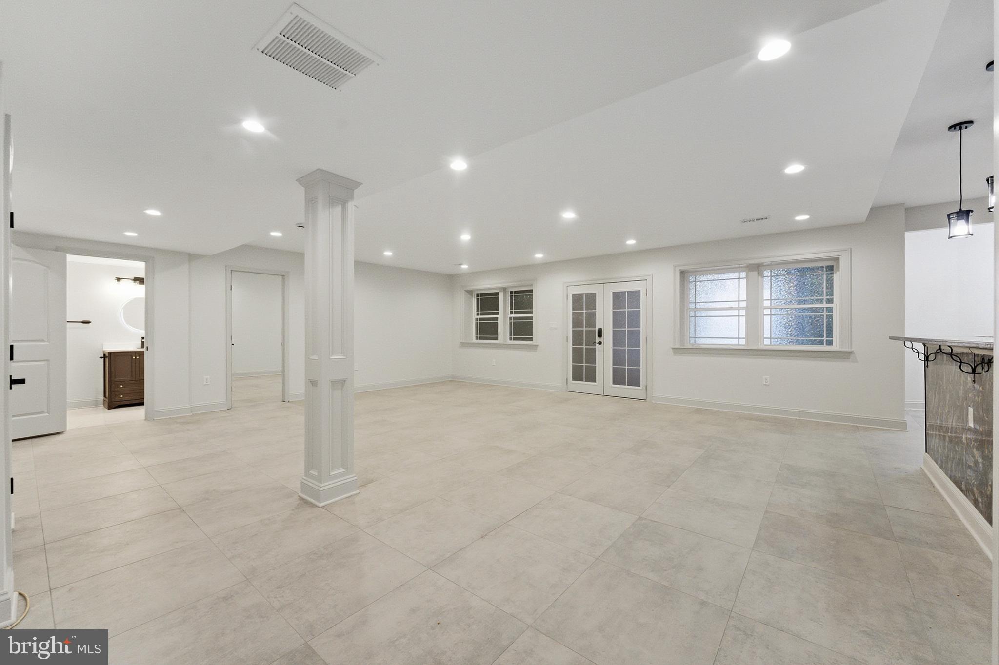 ANNANDALE ACRES - Residential