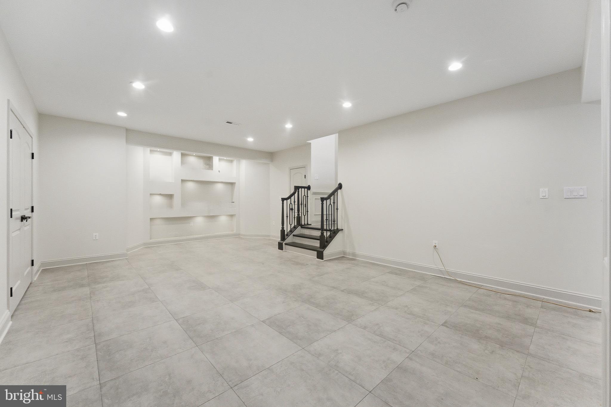 ANNANDALE ACRES - Residential