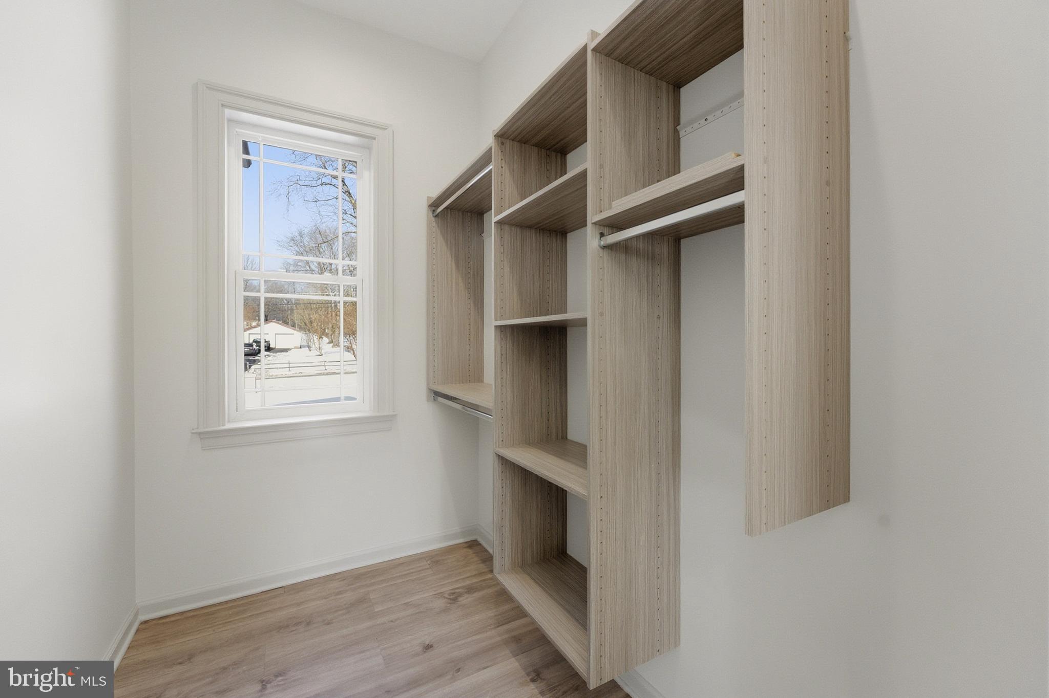 ANNANDALE ACRES - Residential