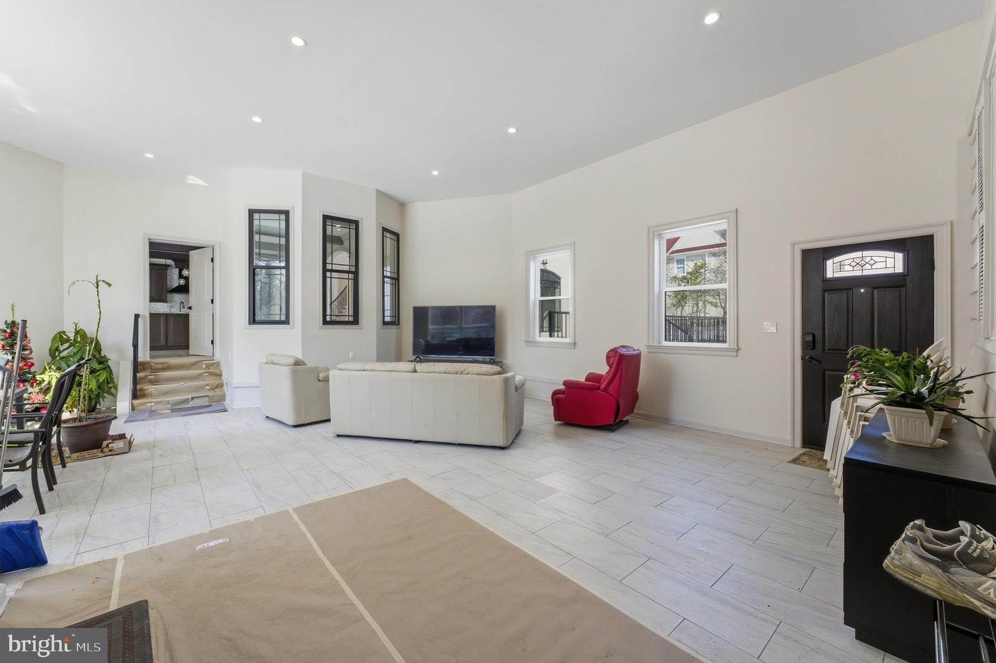 ANNANDALE ACRES - Residential