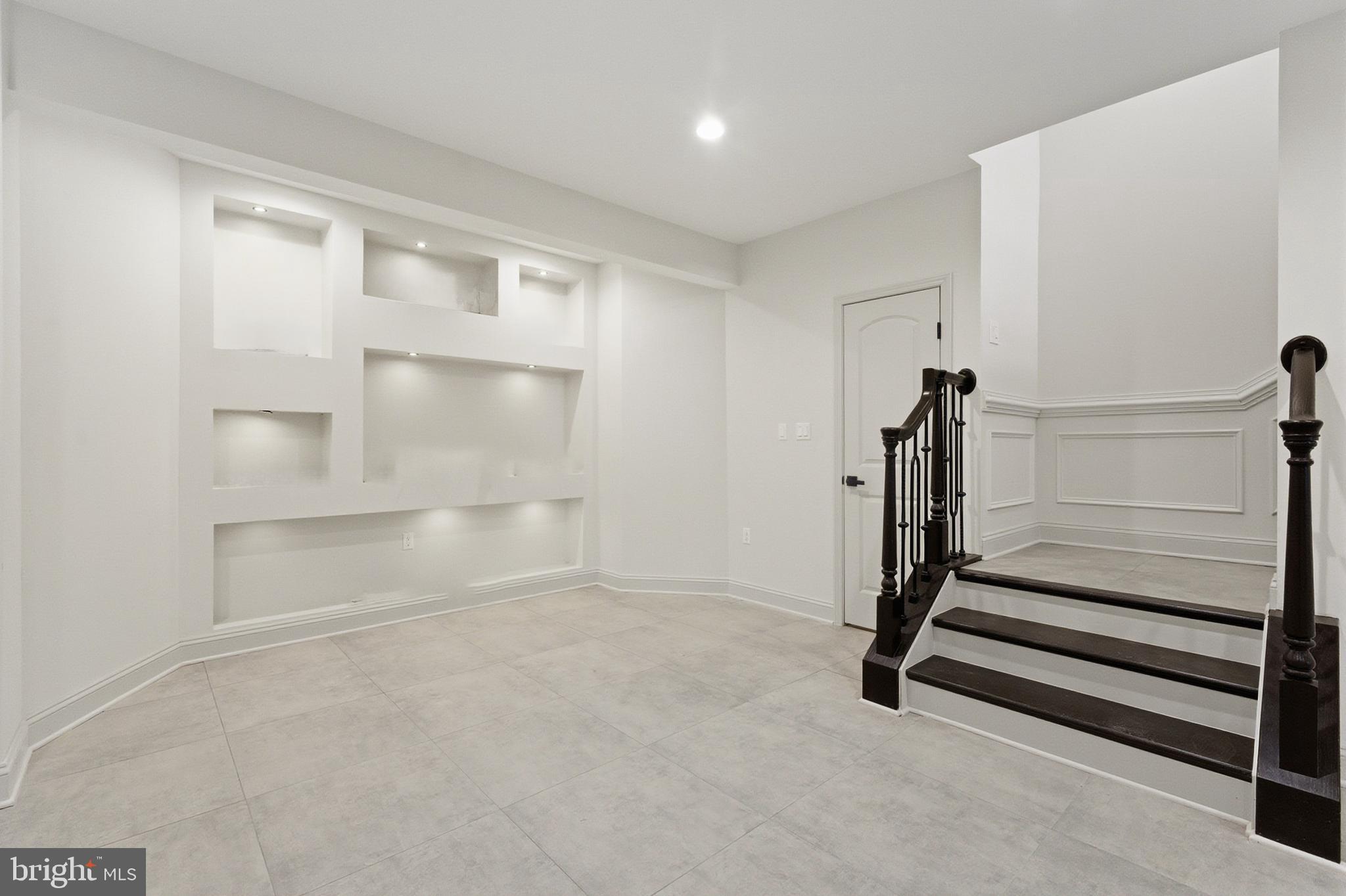 ANNANDALE ACRES - Residential
