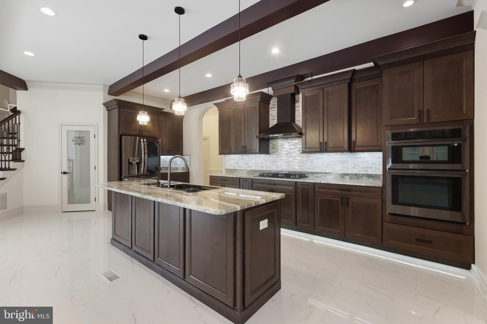 ANNANDALE ACRES - Residential