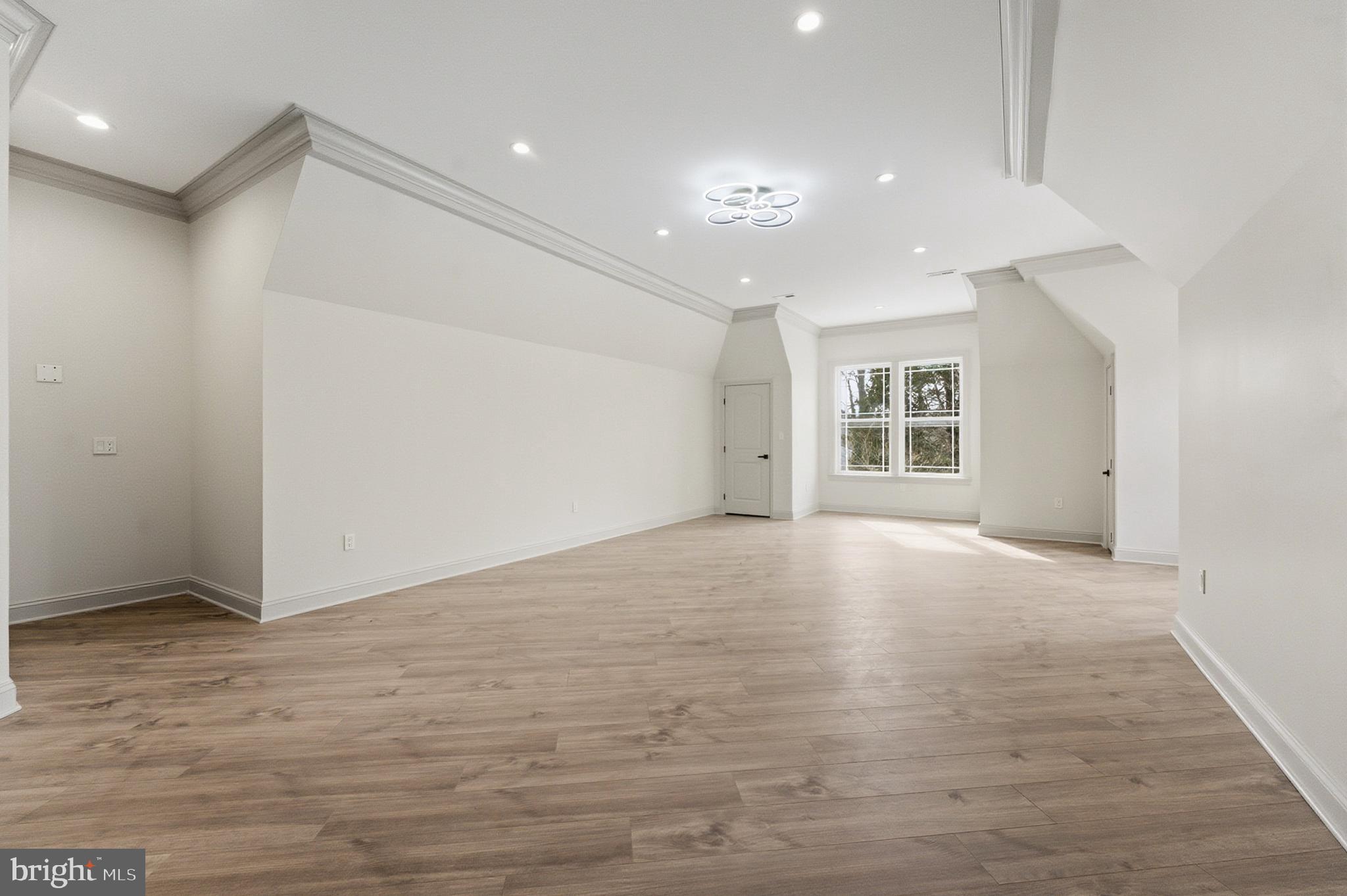 ANNANDALE ACRES - Residential