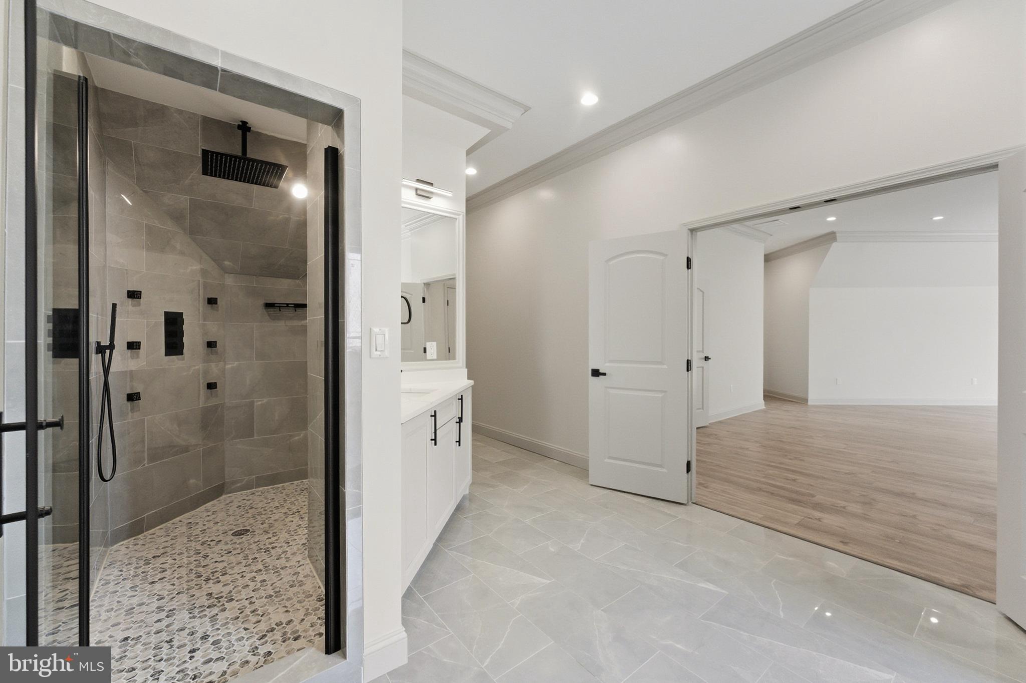 ANNANDALE ACRES - Residential