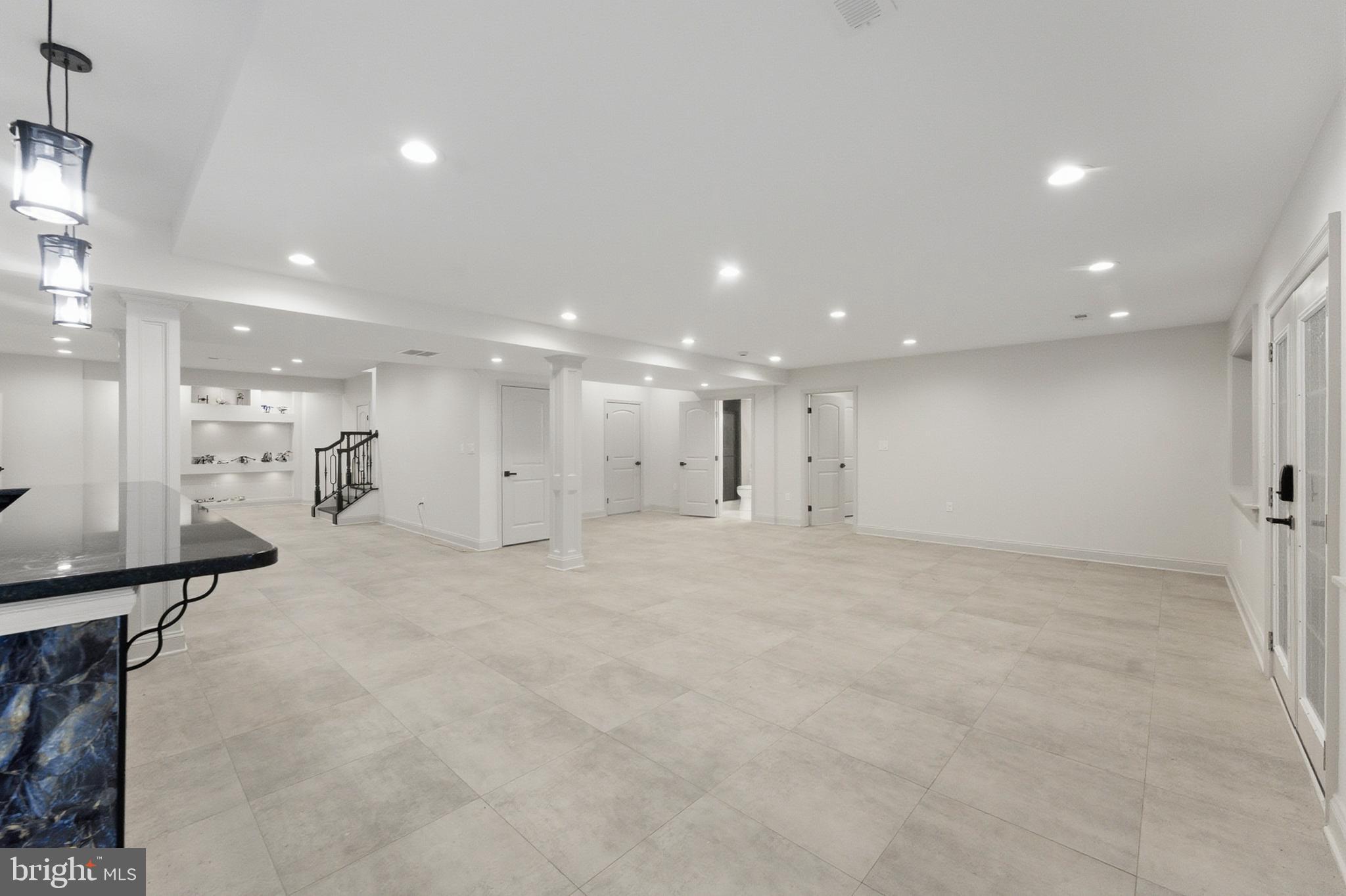 ANNANDALE ACRES - Residential