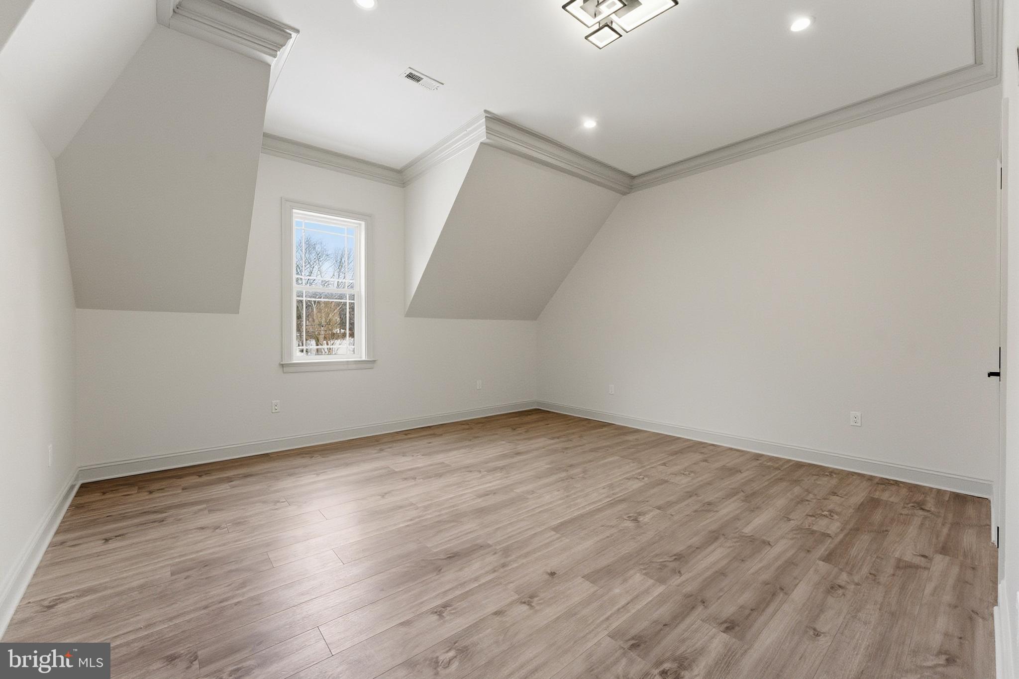 ANNANDALE ACRES - Residential