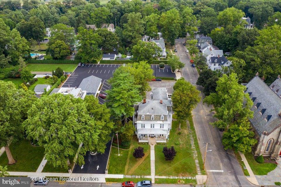 125 W COMMERCE STREET