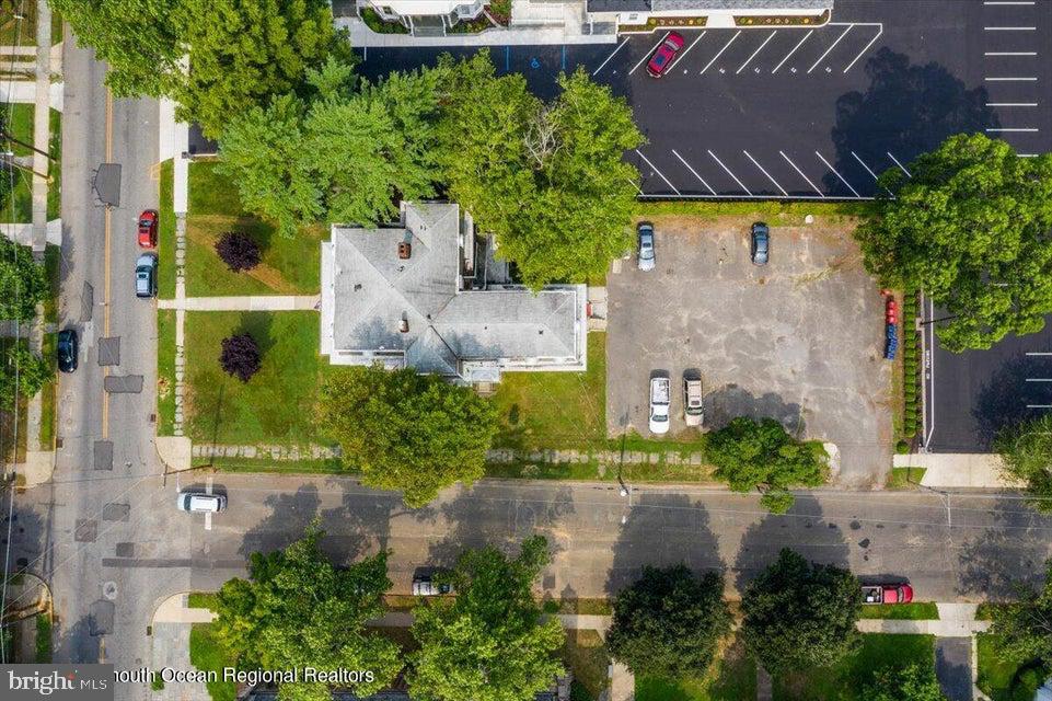 125 W COMMERCE STREET