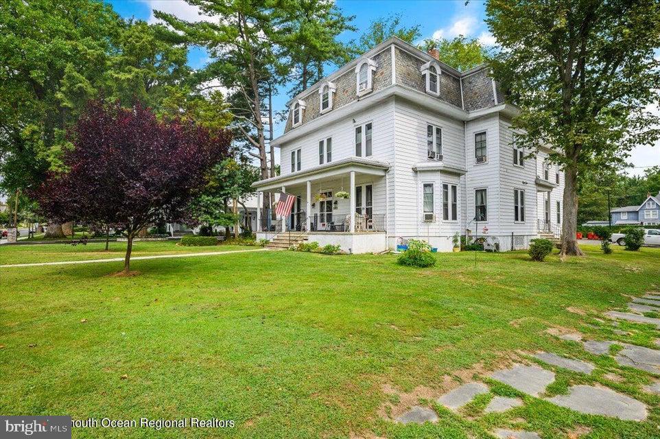 125 W COMMERCE STREET