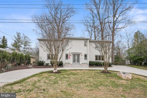 Photo of 6101 SHADY OAK LN, BETHESDA, MD 20817 (MLS # MDMC2084080) Photo of 6101 SHADY OAK LN, BETHESDA, MD 20817 (MLS # MDMC2084080)