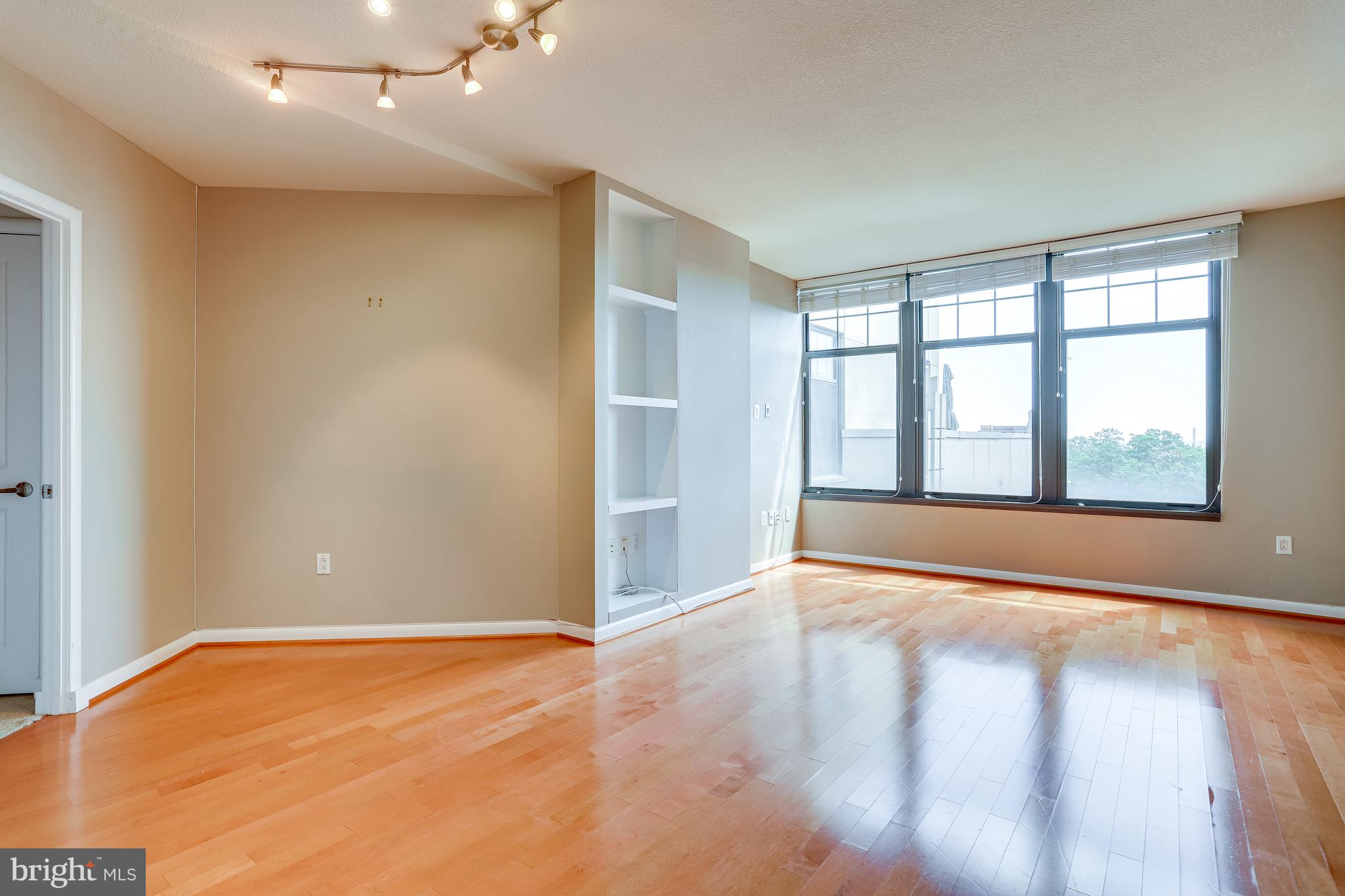 CLARENDON 1021 - Residential Lease