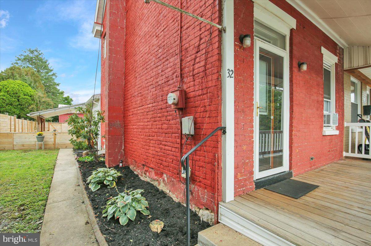 32 S ELM STREET