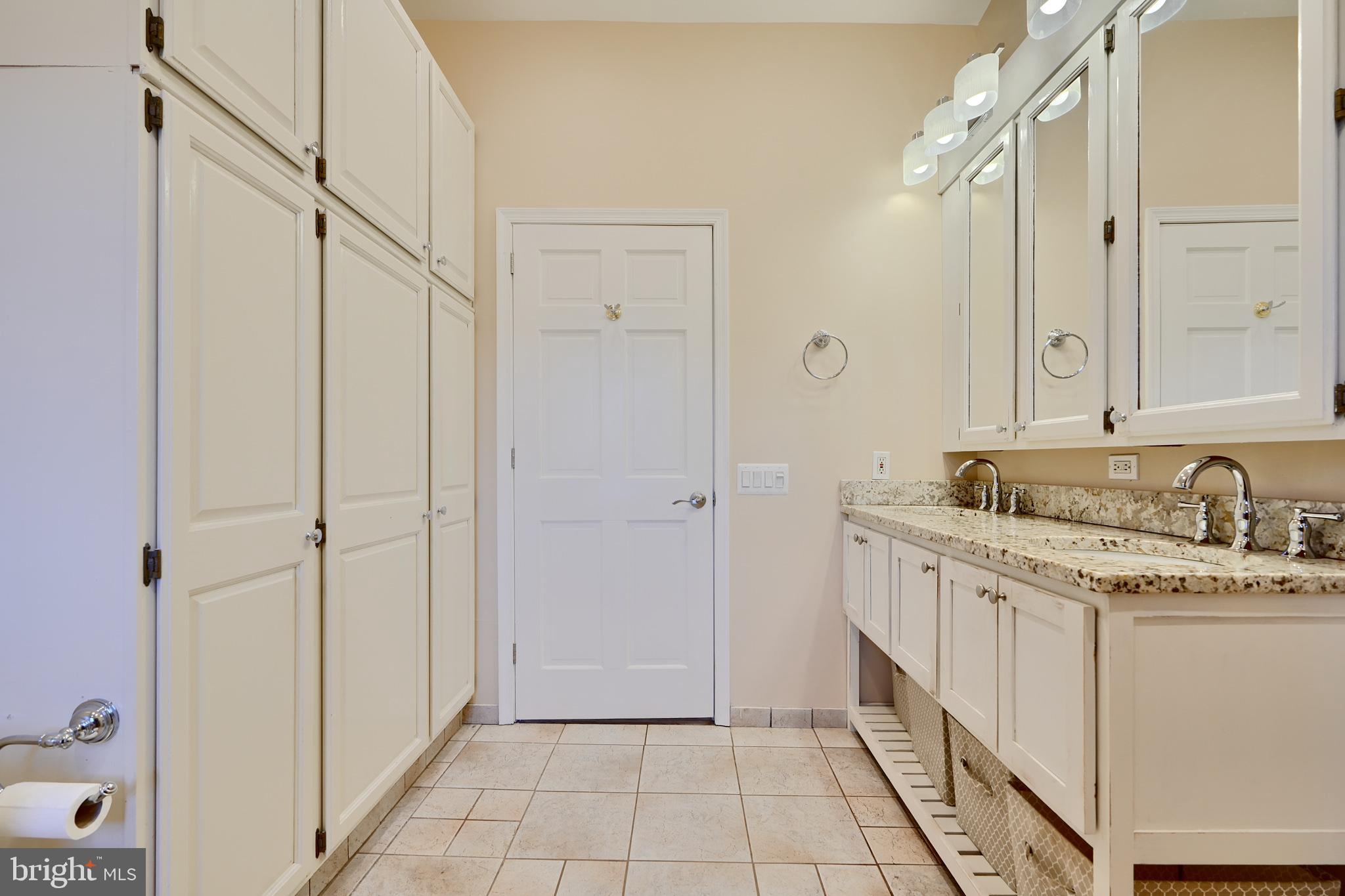 BOWLEYS QUARTERS - Residential