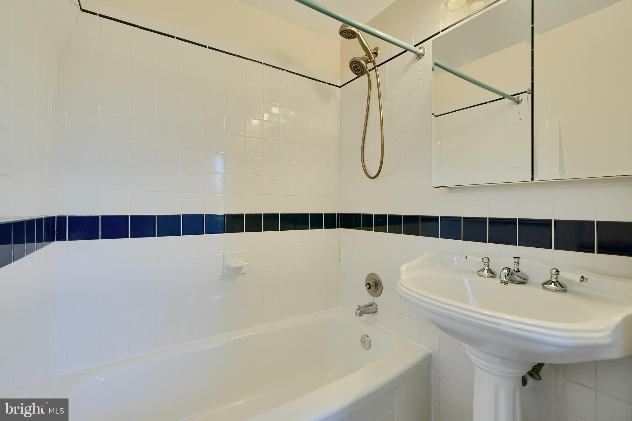 BOWLEYS QUARTERS - Residential