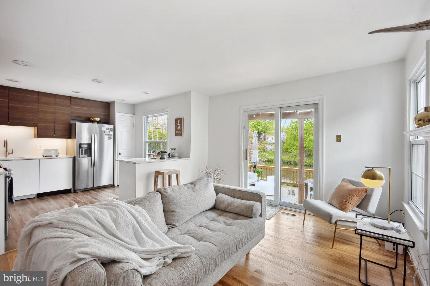 LAKE DEVEREUX - Residential Lease