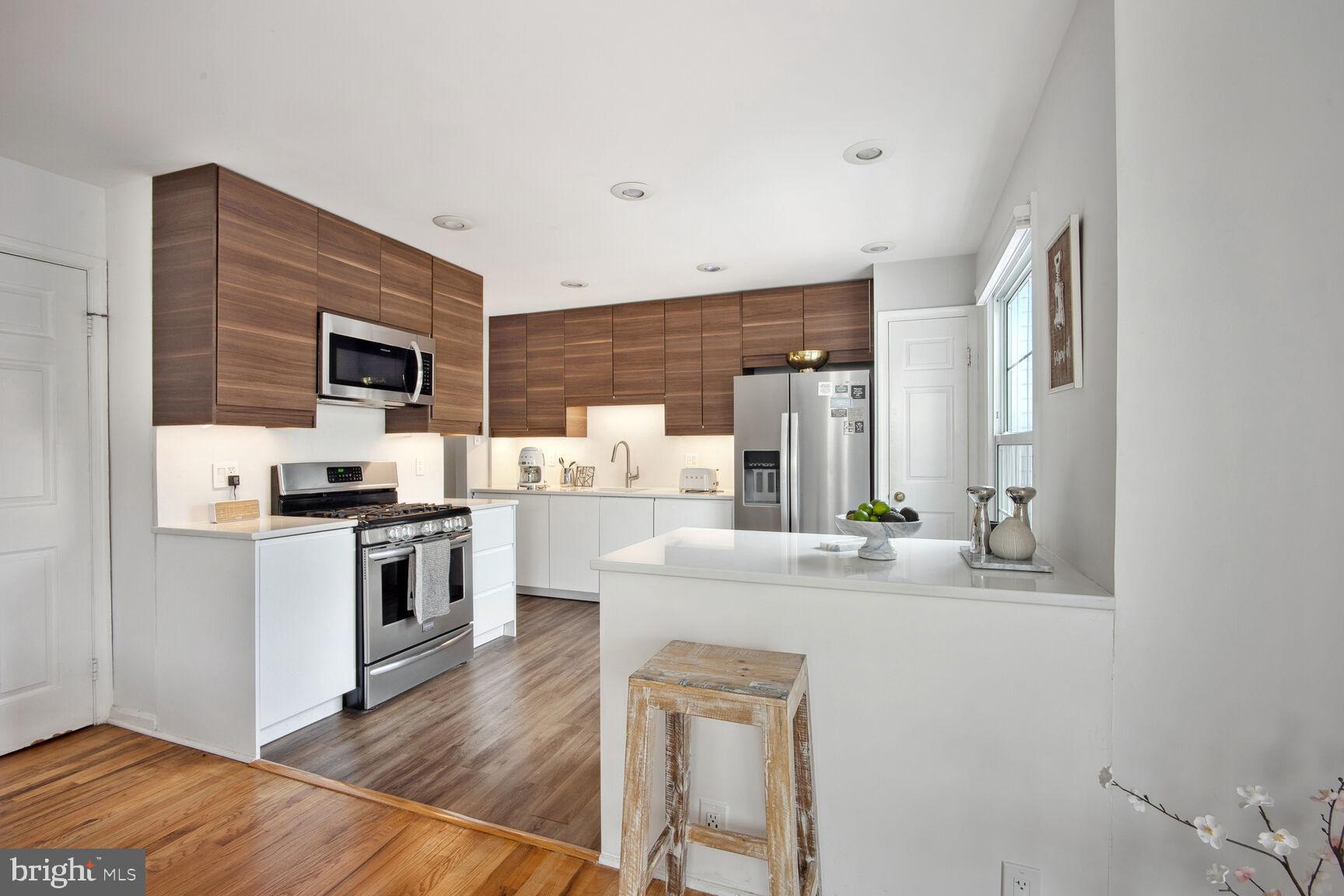 LAKE DEVEREUX - Residential Lease