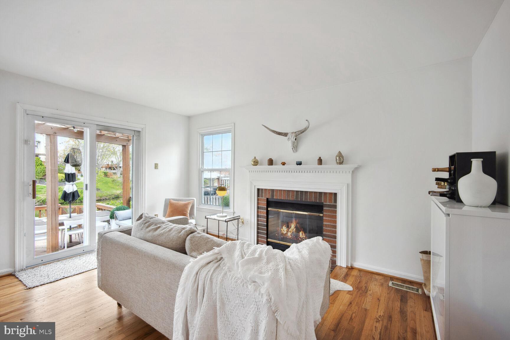 LAKE DEVEREUX - Residential Lease