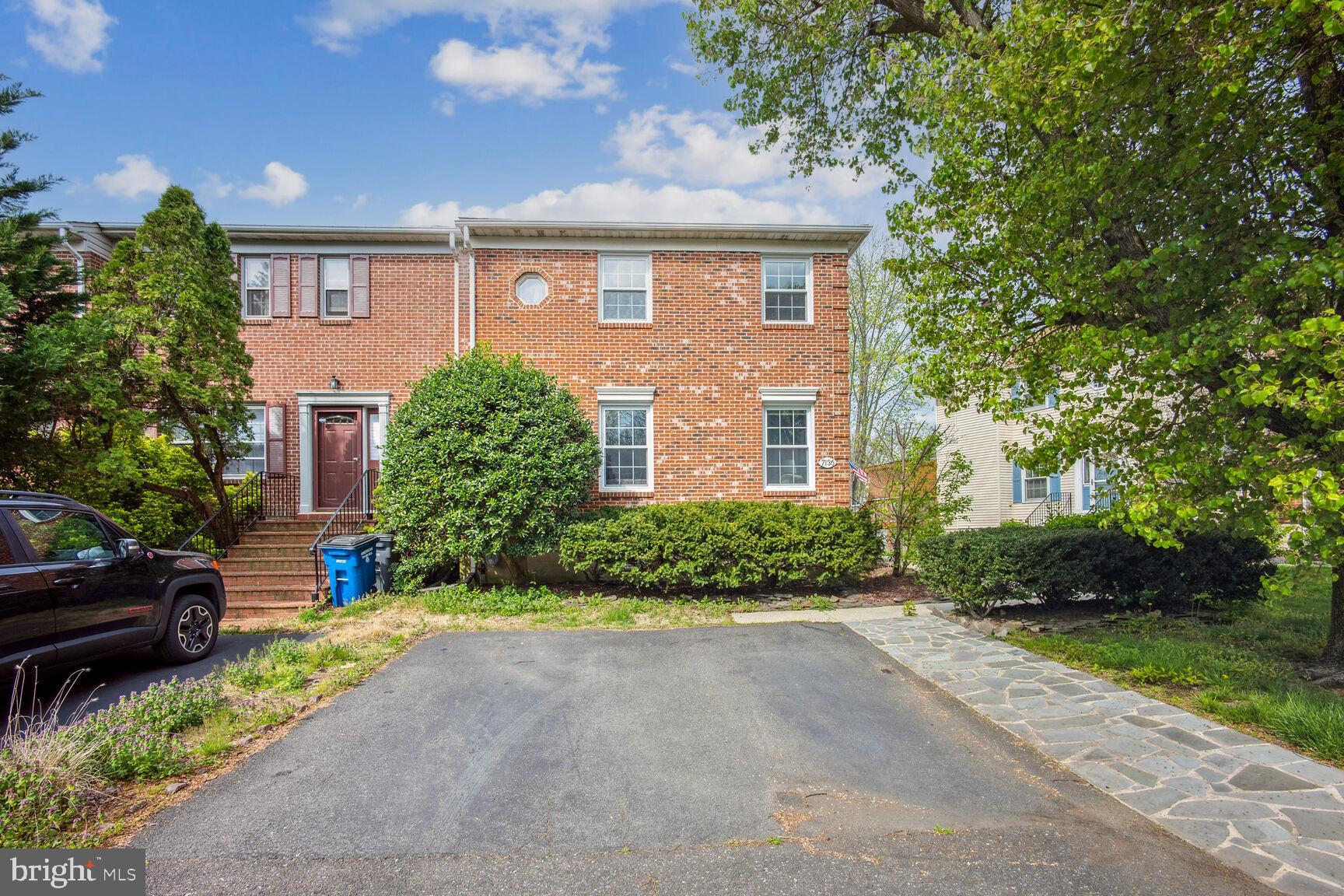 LAKE DEVEREUX - Residential Lease