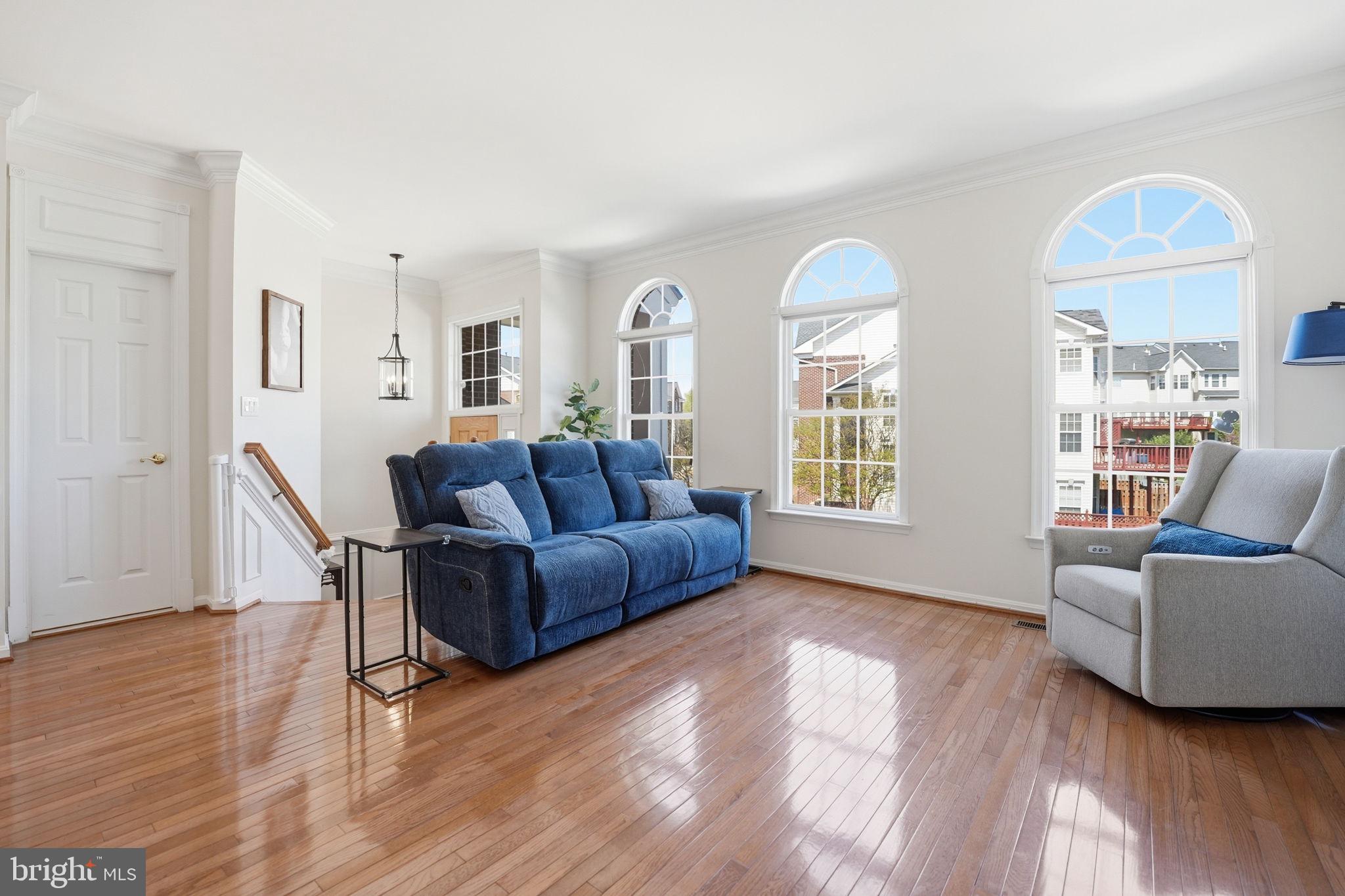 803 KENDRA TERRACE NE