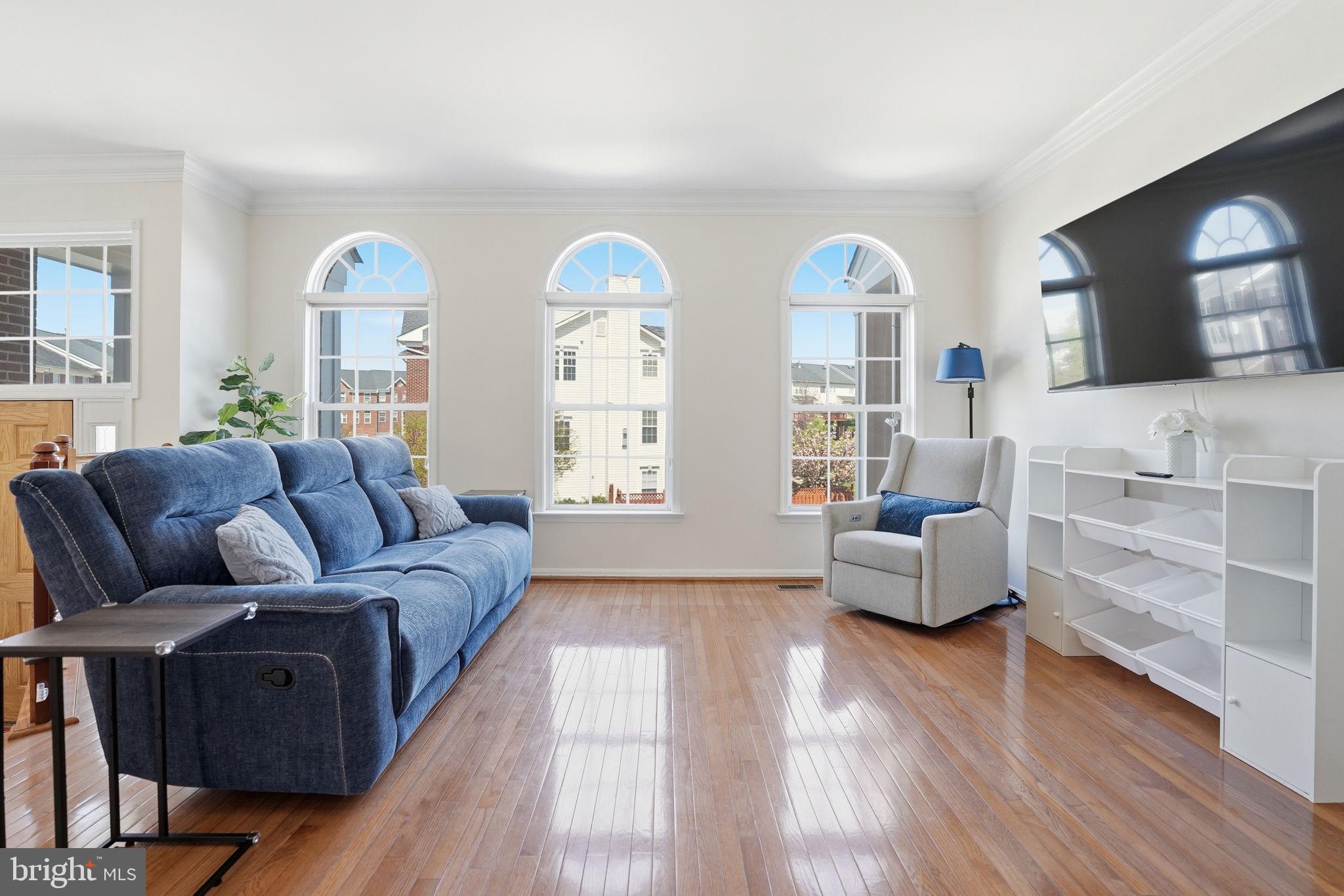 803 KENDRA TERRACE NE