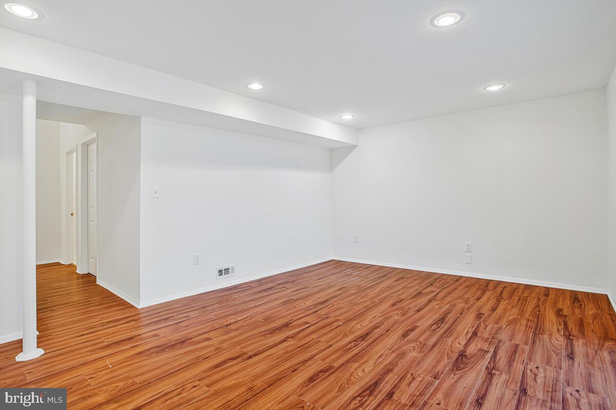 LEISHEAR VILLAGE - Residential