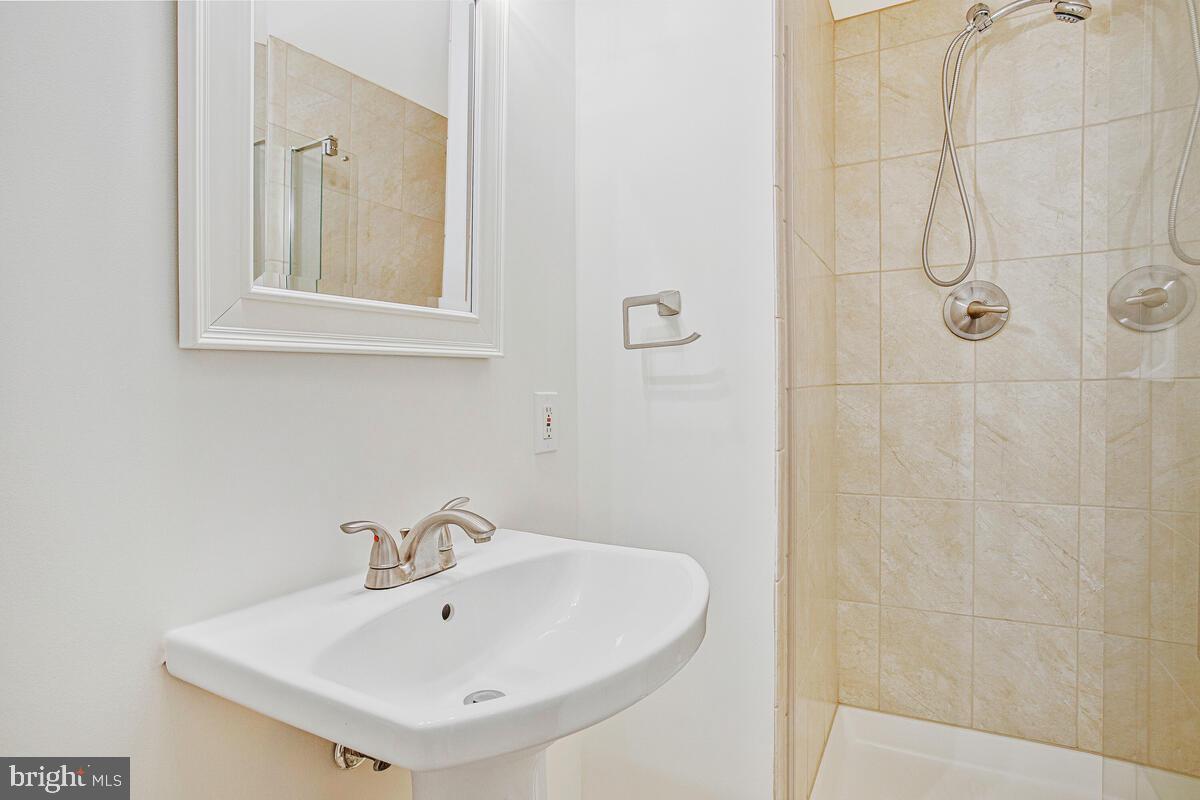 LEISHEAR VILLAGE - Residential