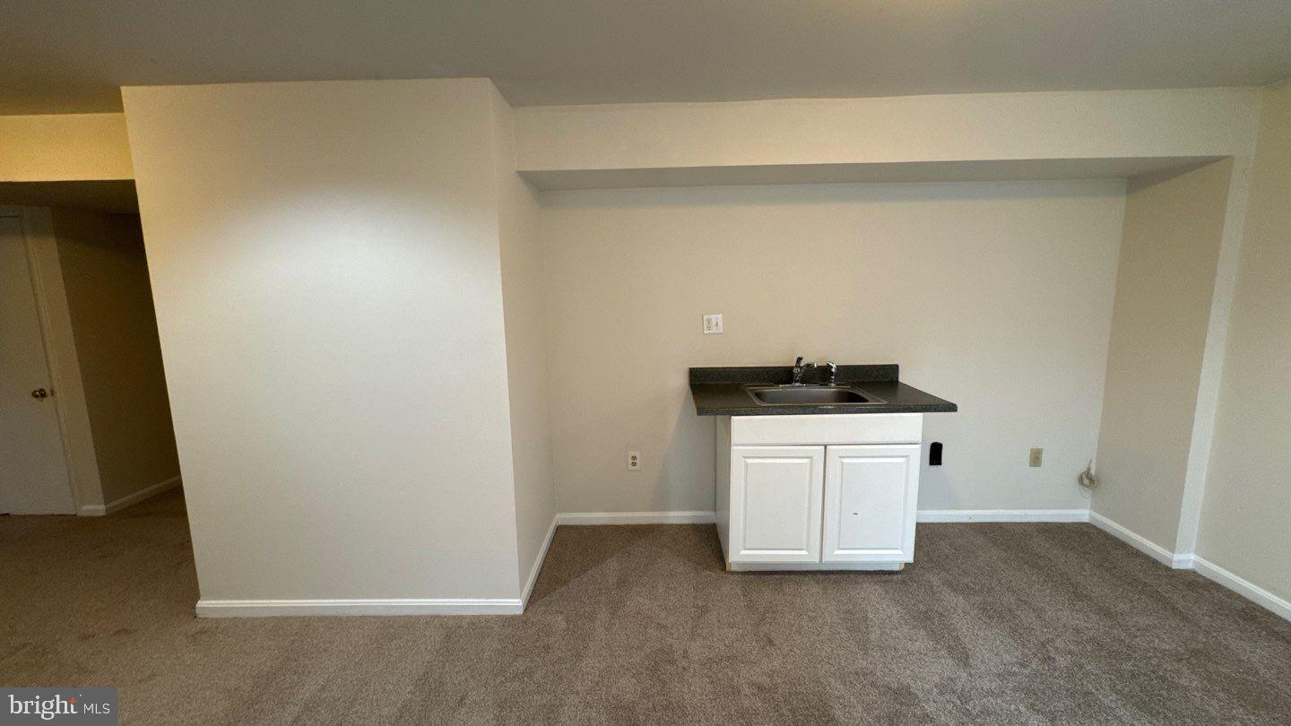 MIDDLEBROOK MANOR - Residential Lease