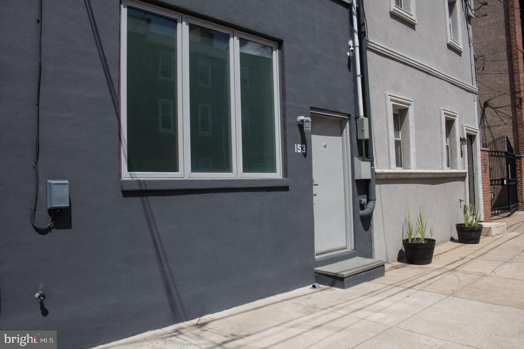 153 RICHMOND STREET 1
