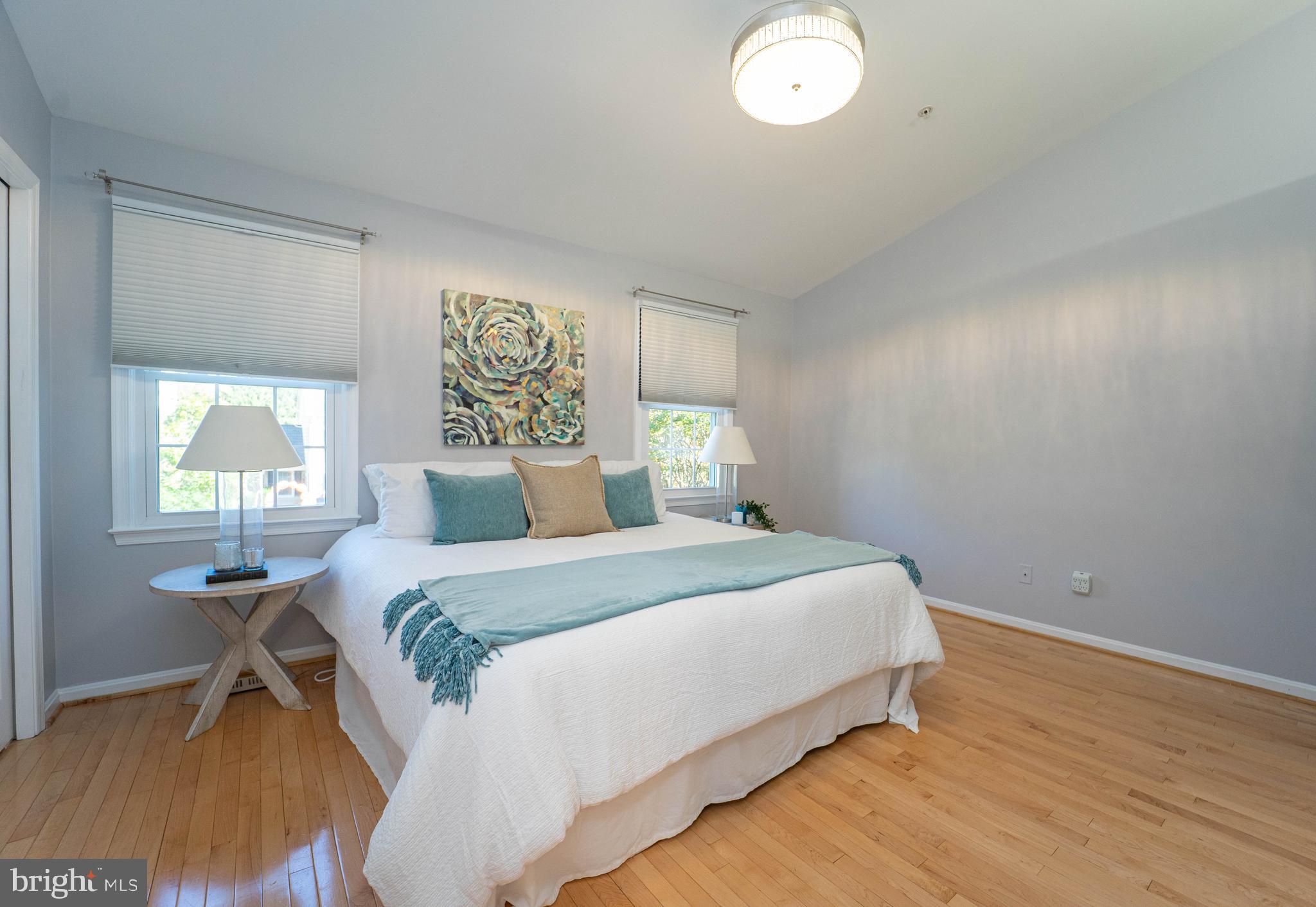 HOLLY POINTE - Residential