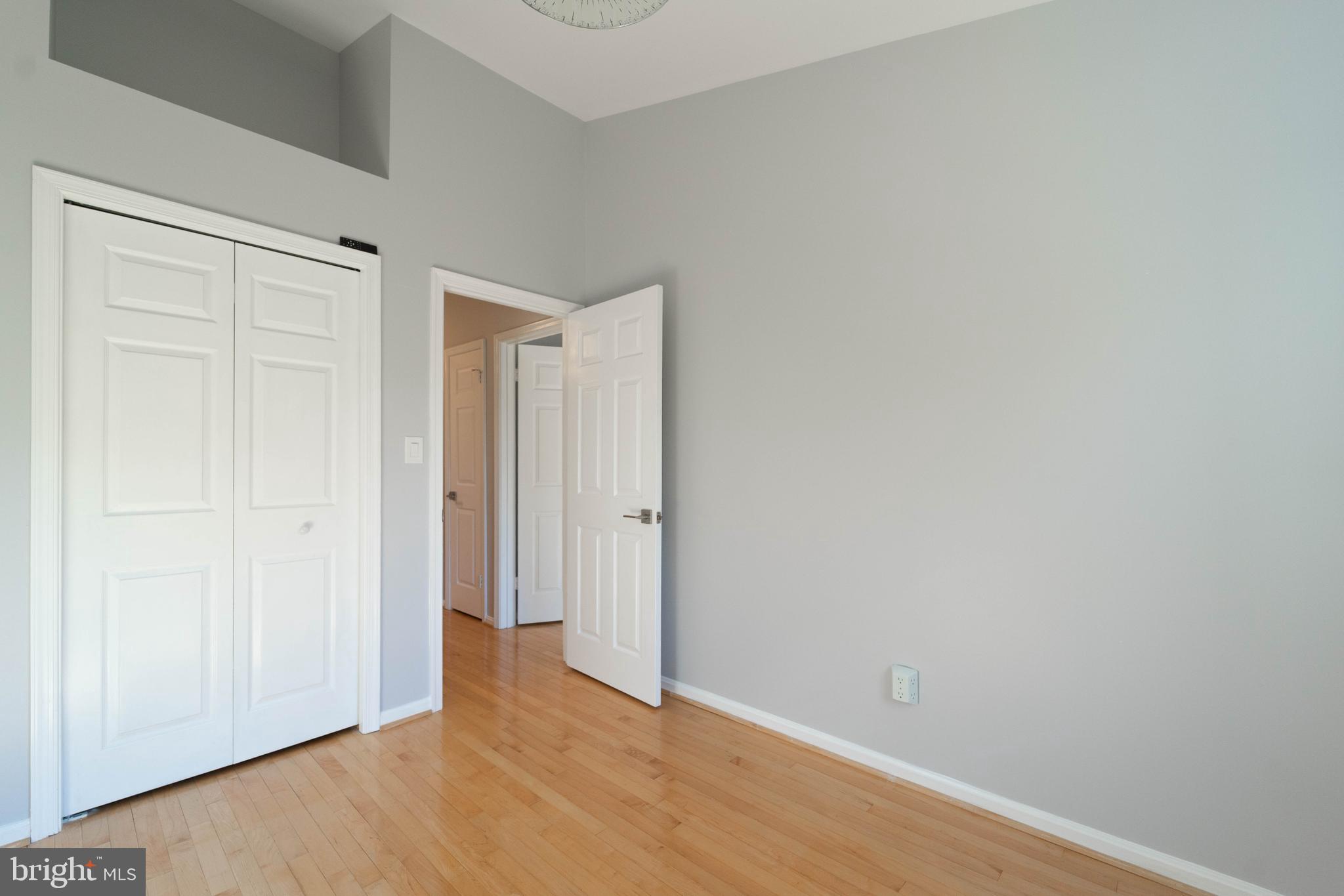 HOLLY POINTE - Residential