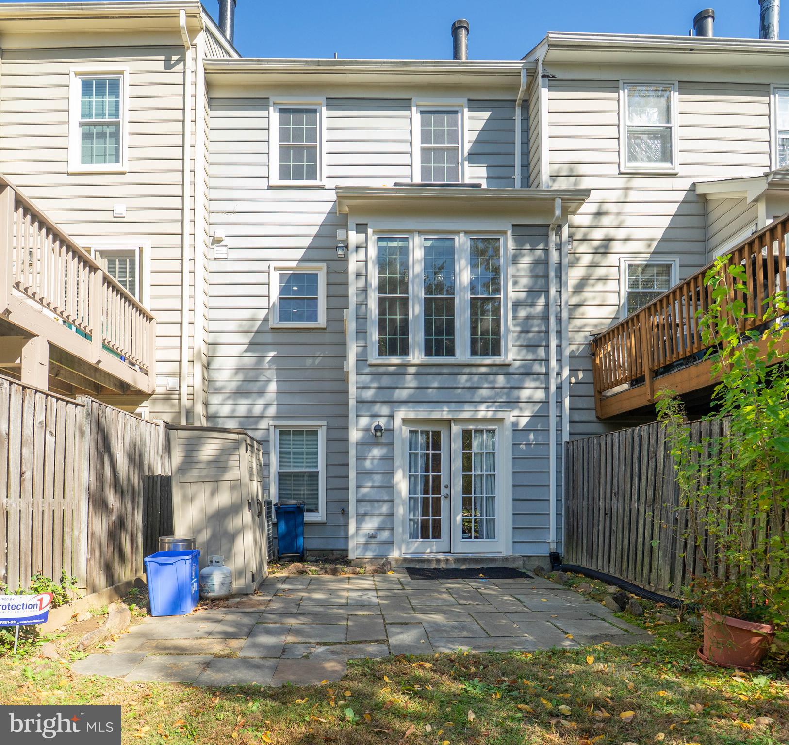 HOLLY POINTE - Residential