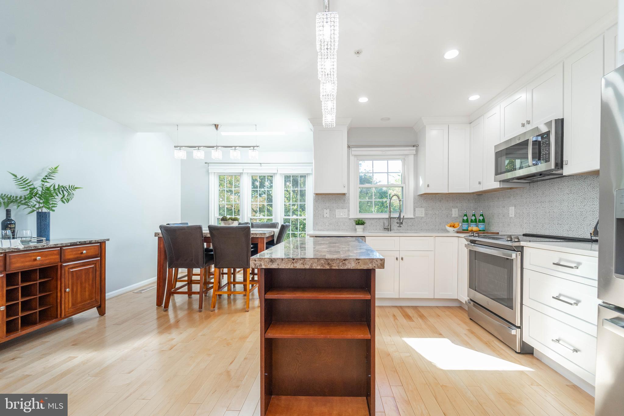 HOLLY POINTE - Residential