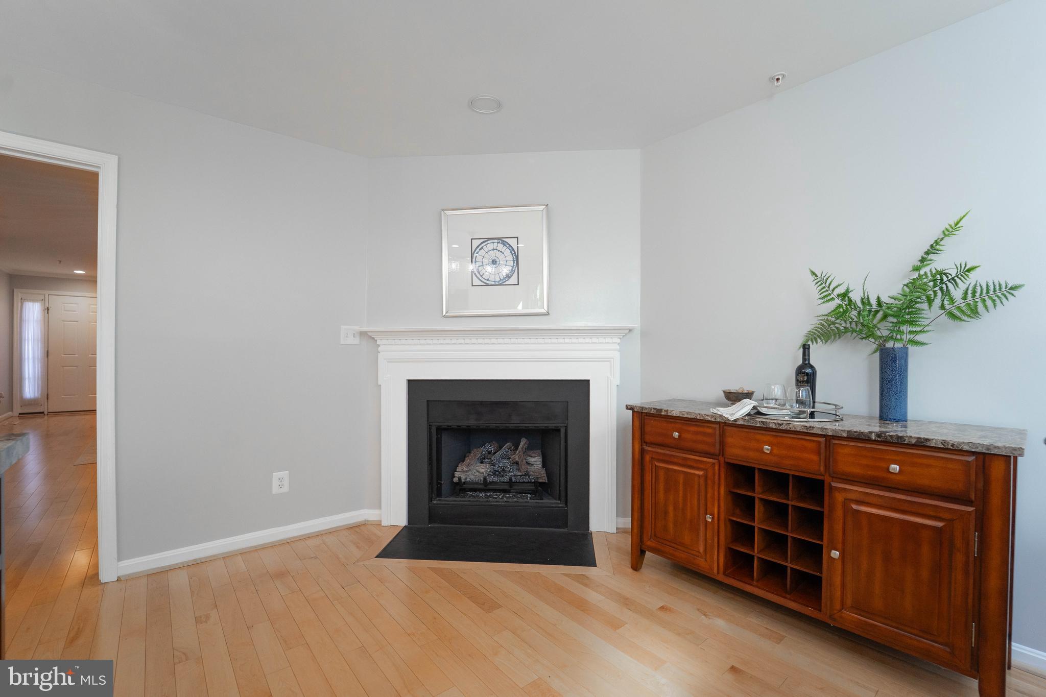 HOLLY POINTE - Residential