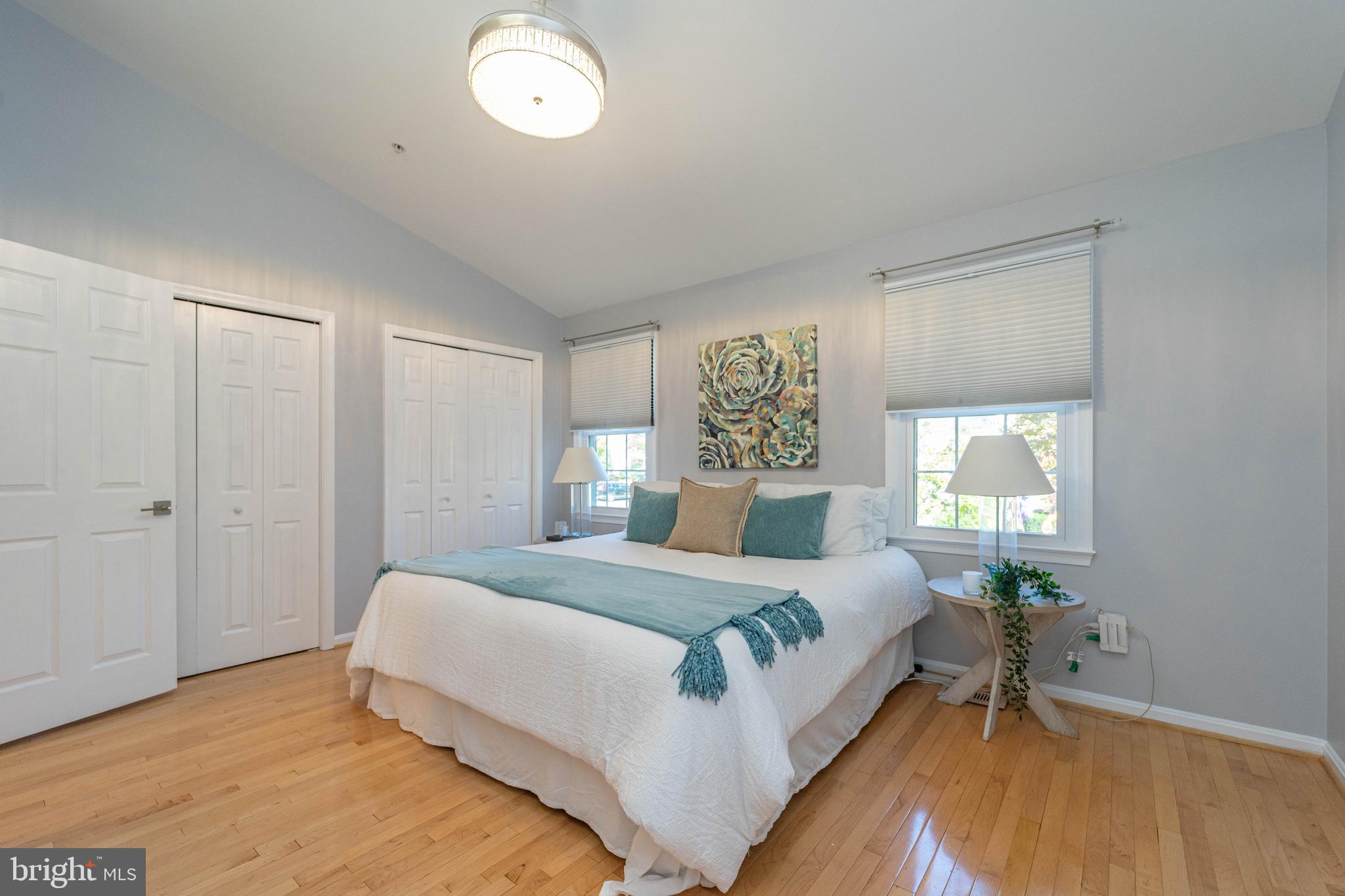 HOLLY POINTE - Residential