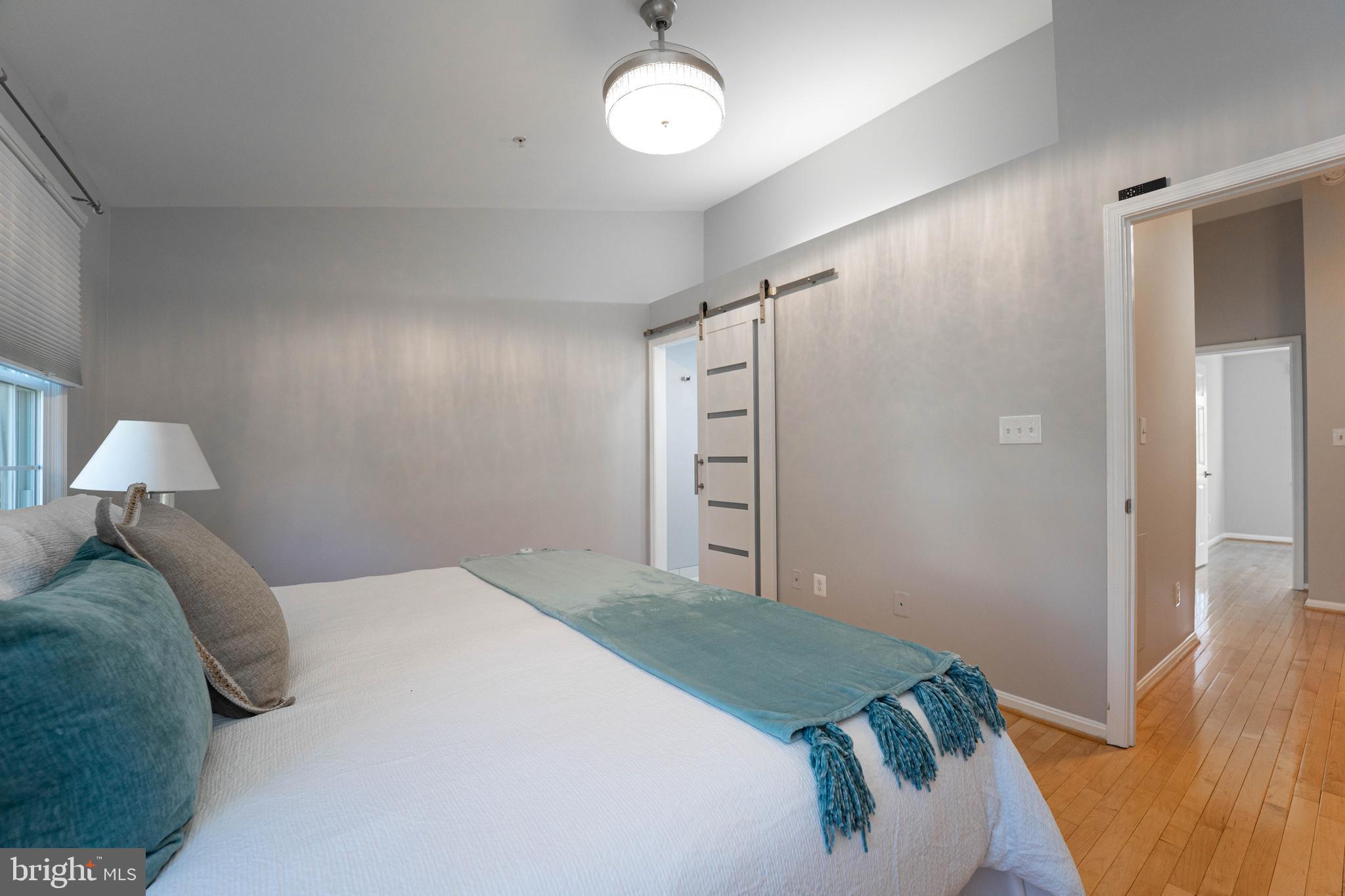 HOLLY POINTE - Residential