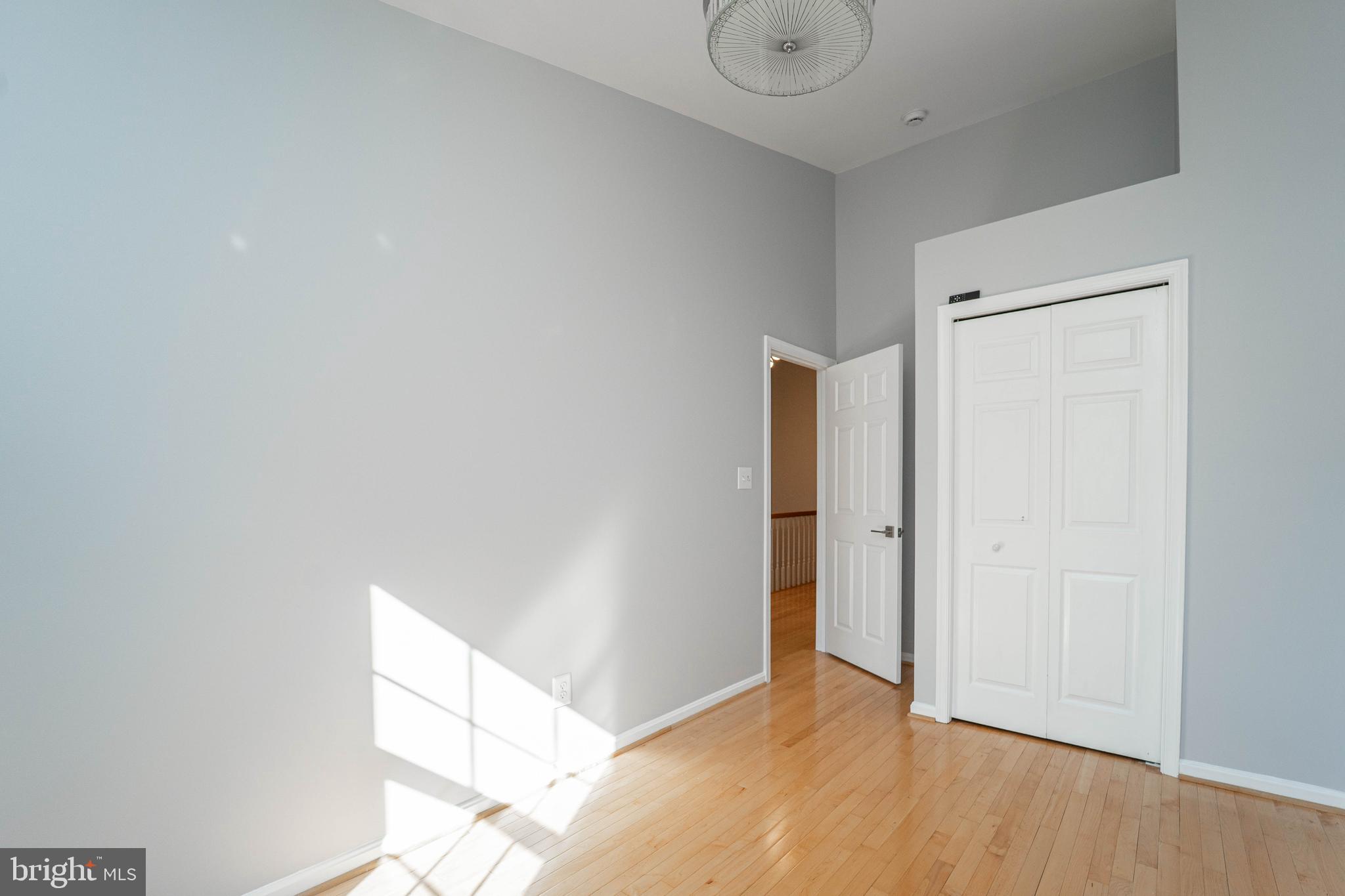 HOLLY POINTE - Residential