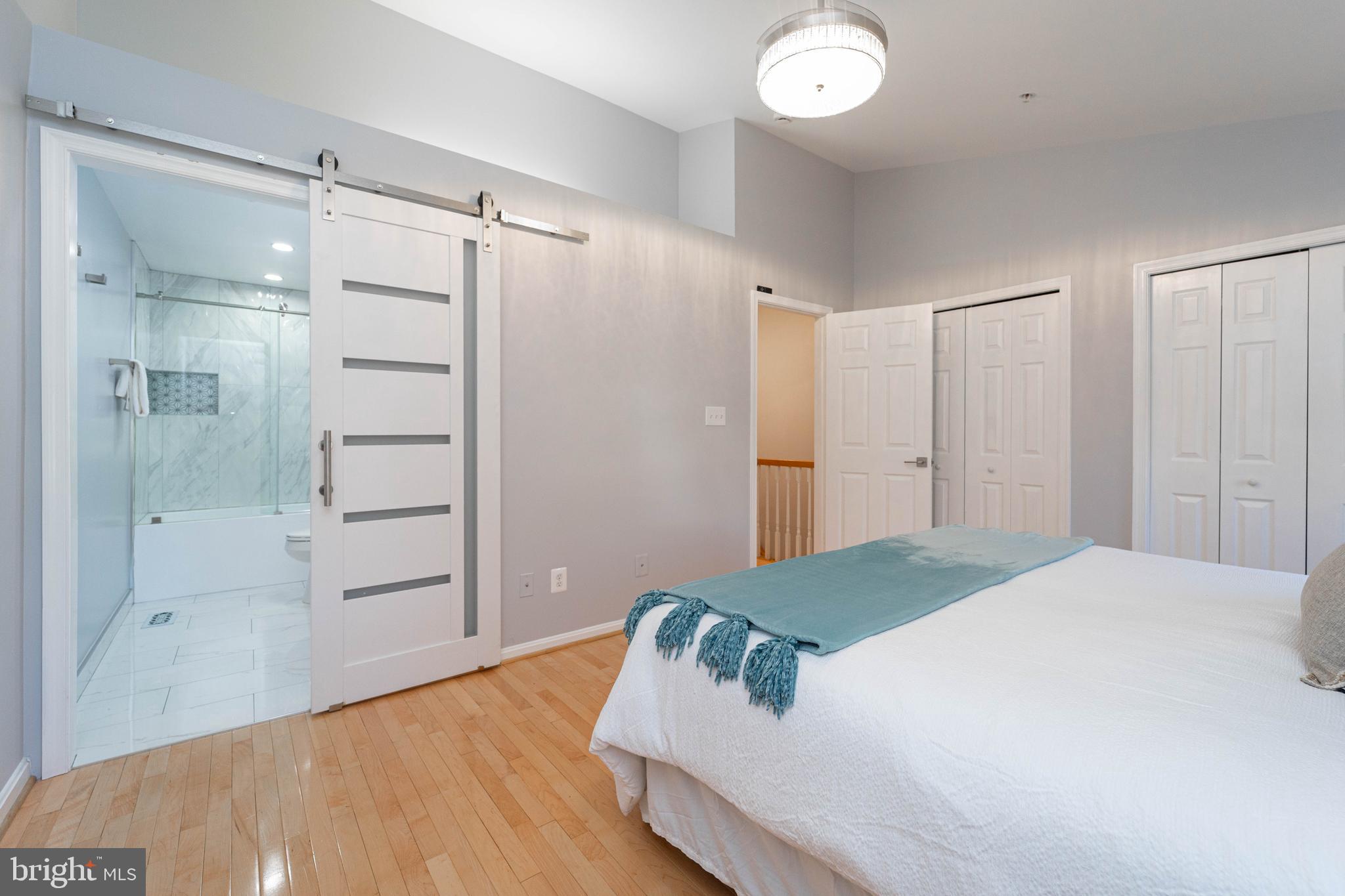 HOLLY POINTE - Residential