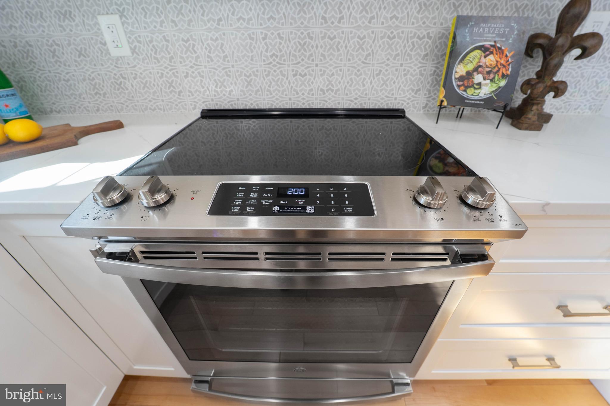 HOLLY POINTE - Residential