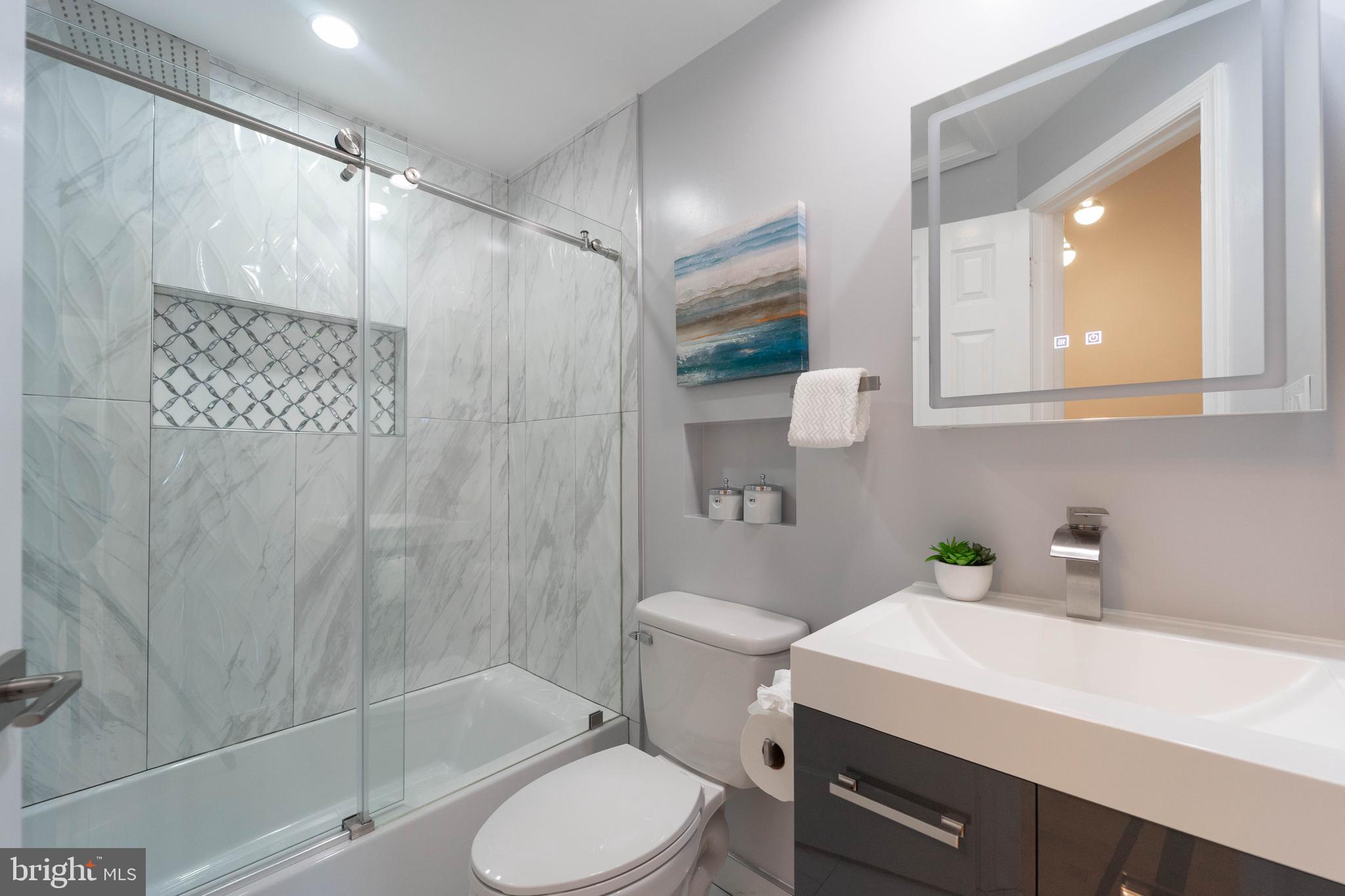 HOLLY POINTE - Residential