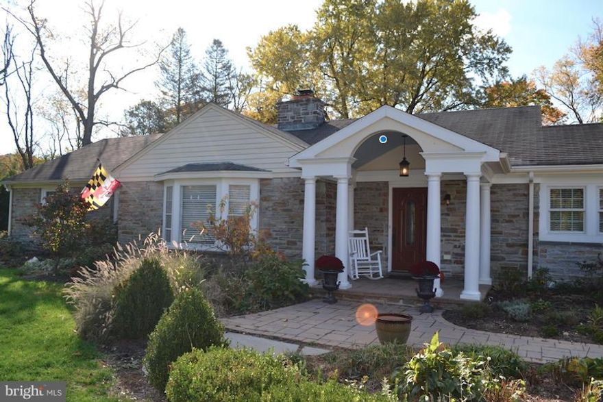 REDUCED BY OVER $50K IN HISTORIC HAMPTON... TOTAL RENOVATION AND CONFIGURATION COMPLETED IN 2010, FEATURS INCLUDE HRDWD FLRNG, EXTENSIVE MLDNGS, RENOVATED KTCHN & BTHS, MAIN LVL LNDRY/MUD RM, ALL NEW SYSTMS, PUBLIC WATER, REPAVED DRVWY, SEPTIC (2007), NEW WNDWS & MORE. AN AWESOME LOCATION IN THE HEART OF HAMPTON W/ SPACIOUS LEVEL BK YARD, BORDERING HAMPTON MANSION. READY FOR IMMEDIATE OCCUPANCY!!