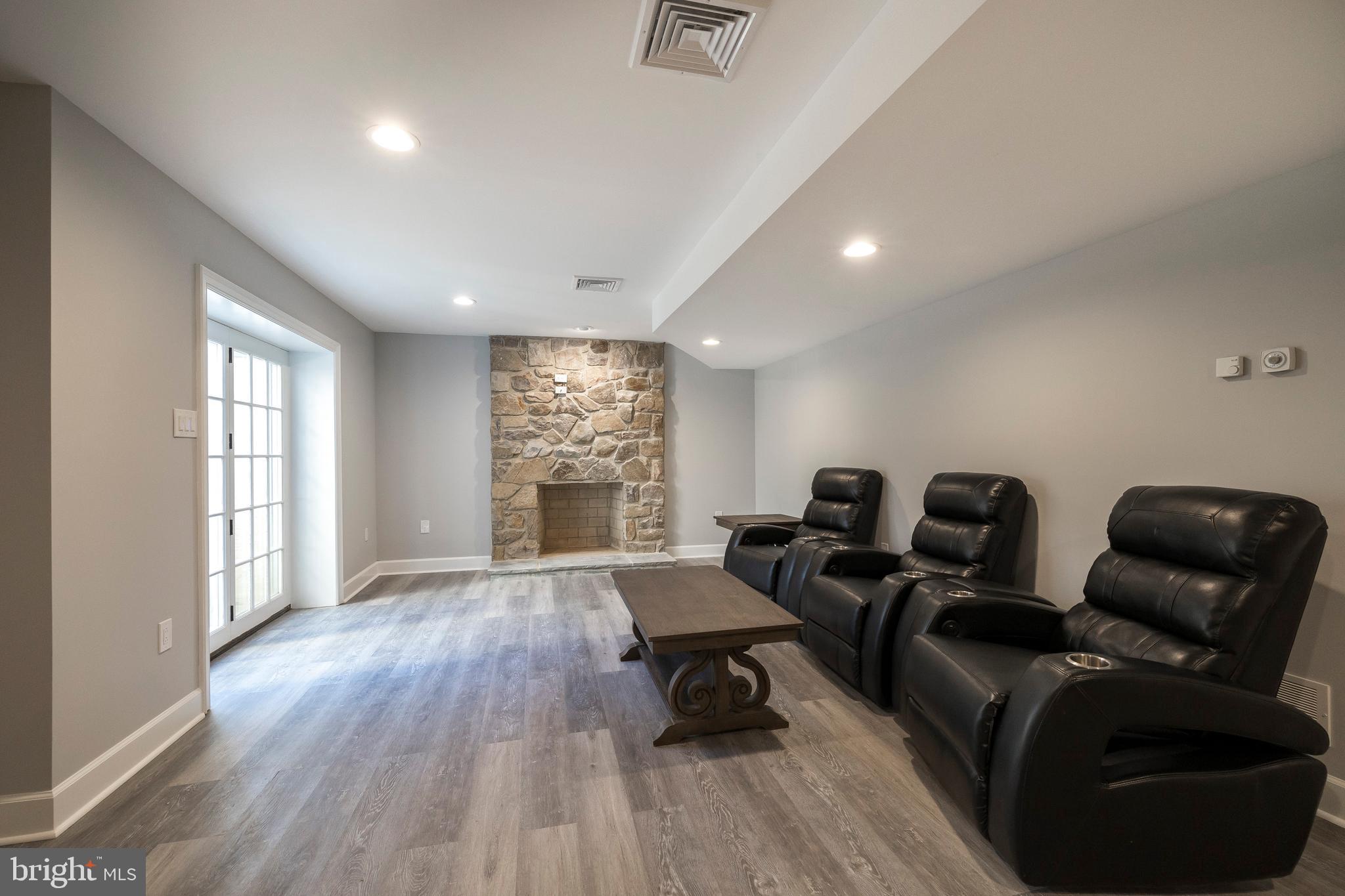 SPRINGTON POINTE WOODS - Residential