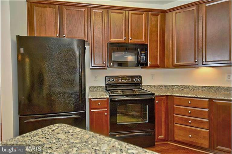 MERCER PARK CONDOMINIUM - Residential Lease