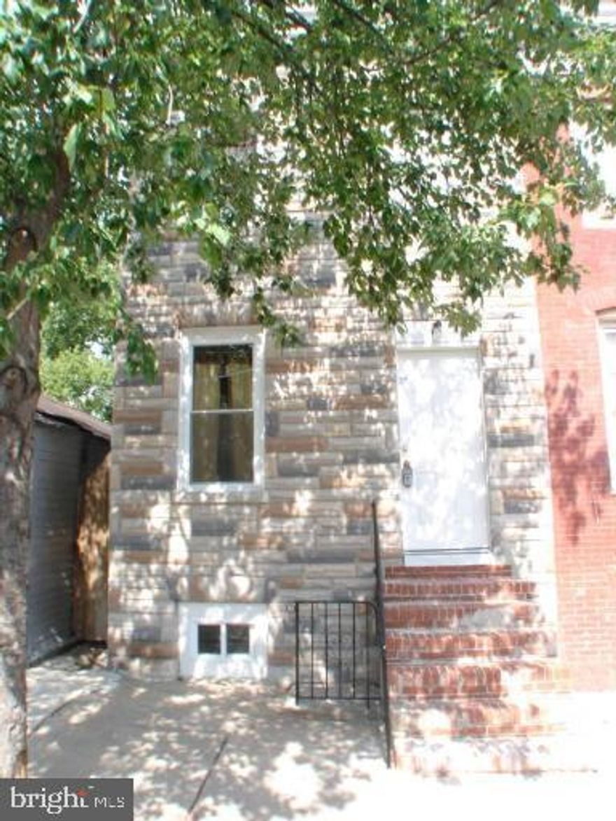 End Unit in desirable Mount Claire location. Close to the University Biotech center. Right Near to the B&O Railroad Museum. Home needs some work, but is in generally good condition.  Good opportunity in a revitalizing area that would be less than rent and economical remodel cost.  Would be a good starter home, or an excellent investment rental opportunity when completed. Come see the possibilities and great location and make it yours today!