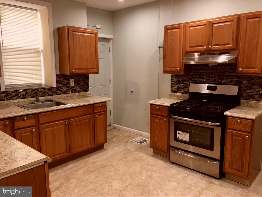 BROADWAY EAST - Residential Lease