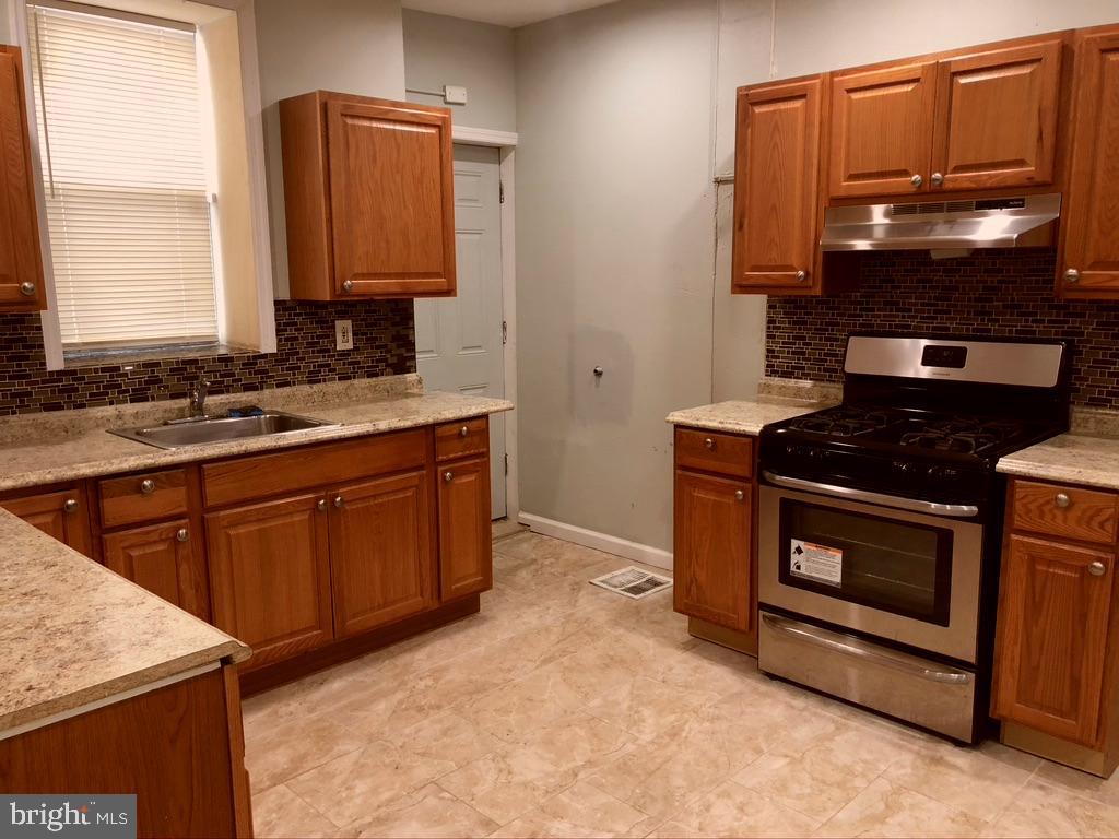 BROADWAY EAST - Residential Lease