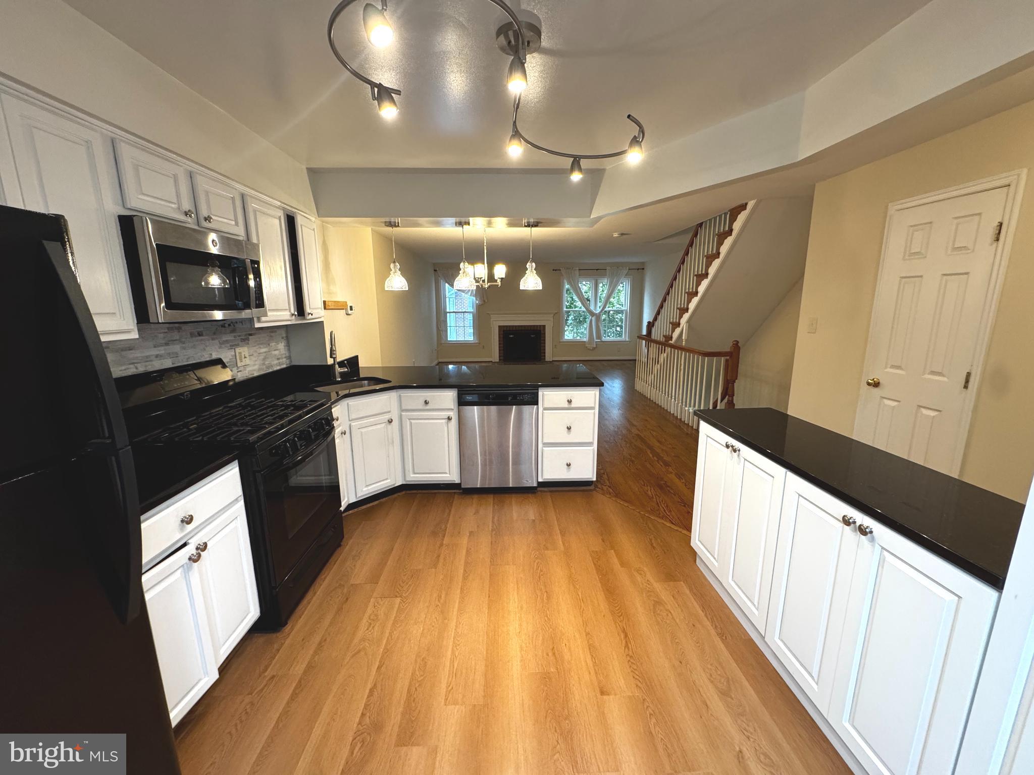 2113 N TAZEWELL COURT