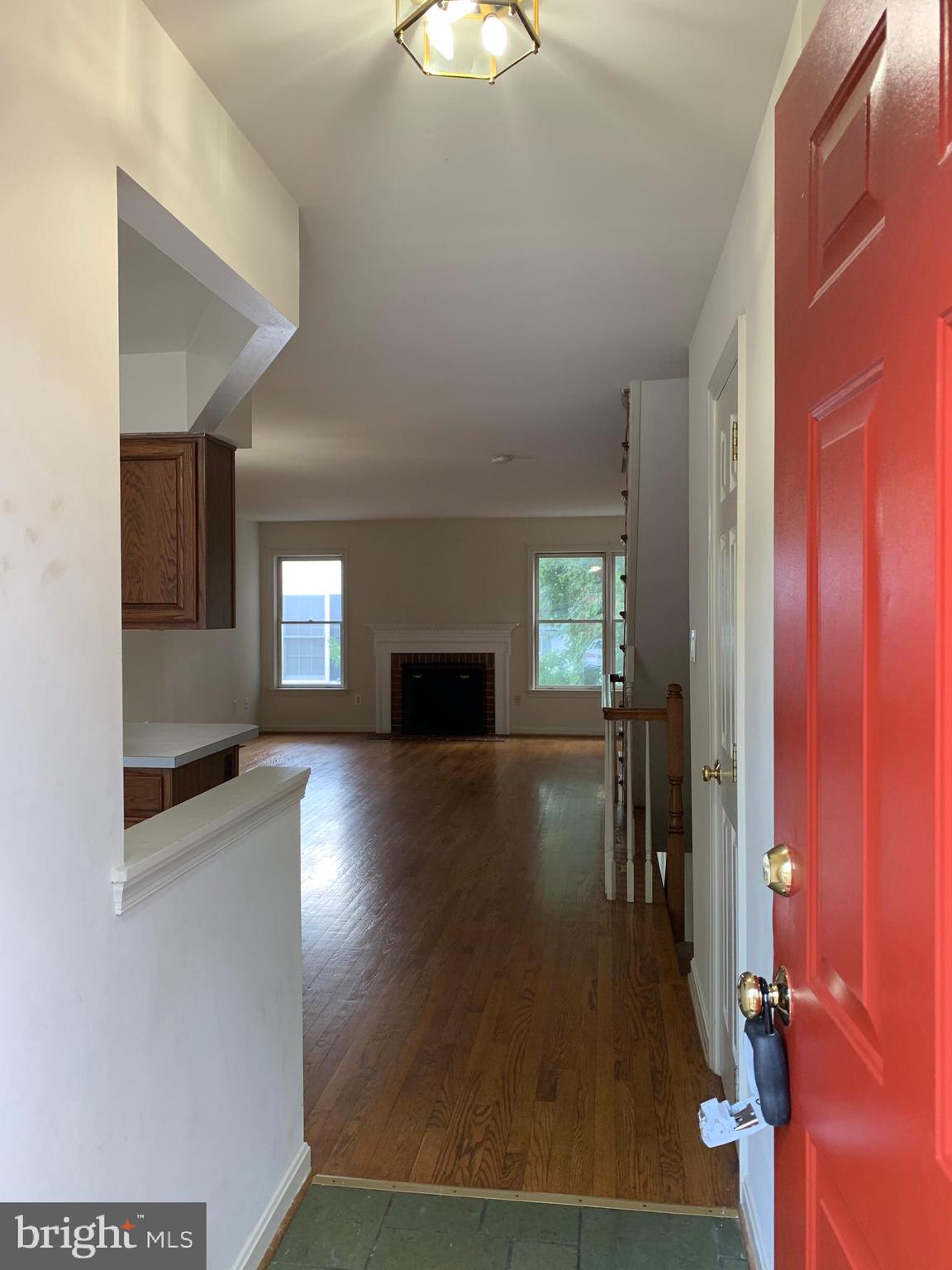 2113 N TAZEWELL COURT