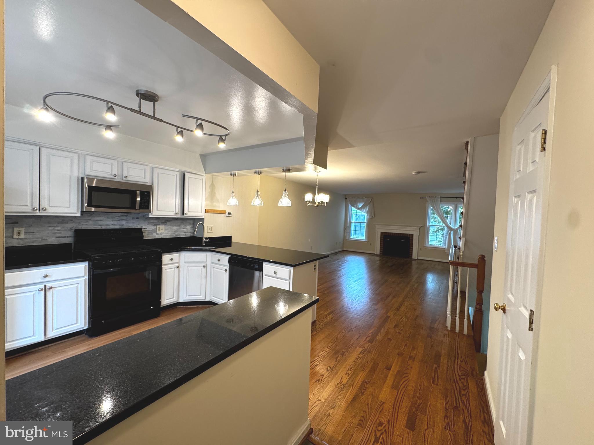 2113 N TAZEWELL COURT