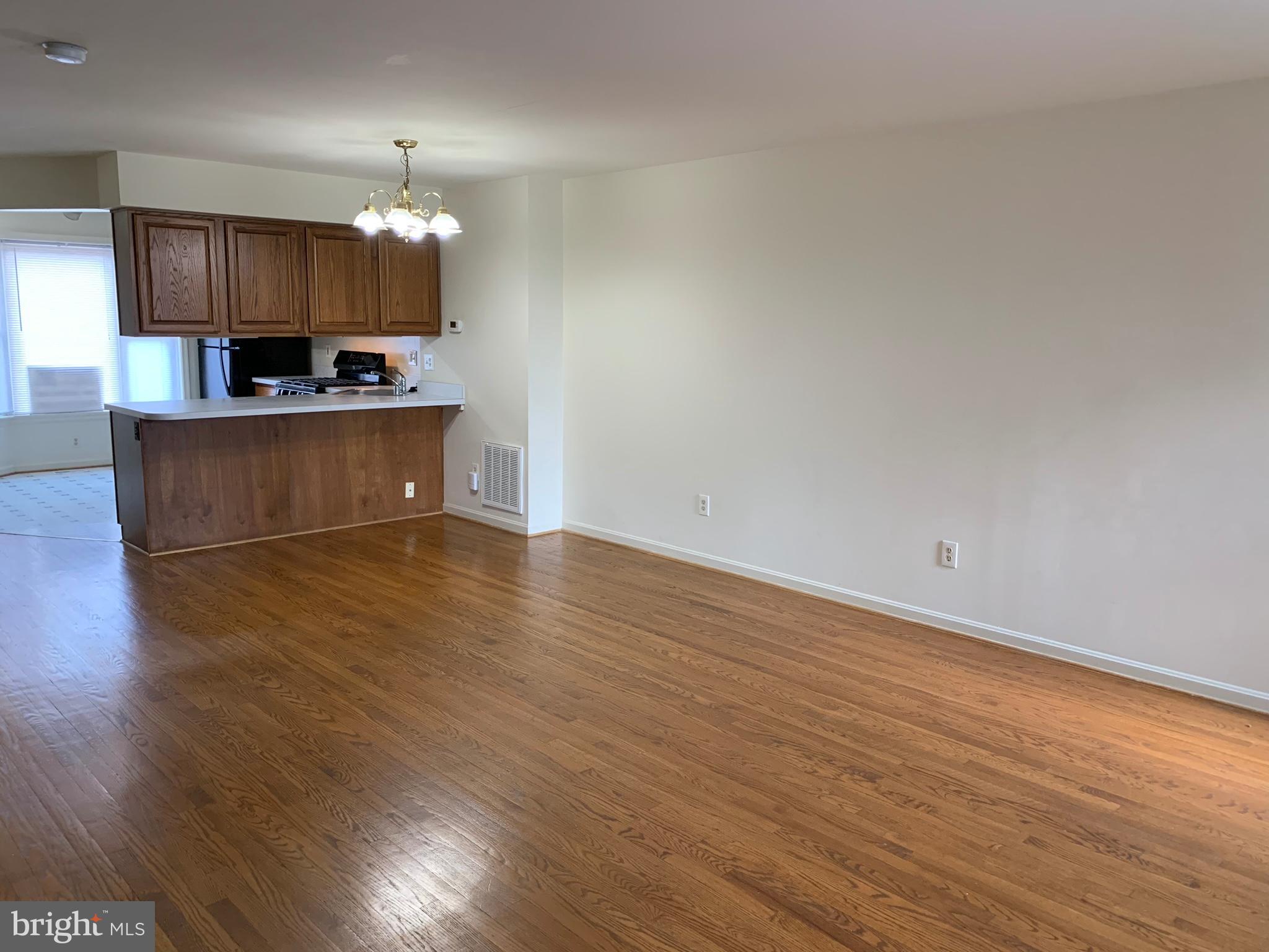 2113 N TAZEWELL COURT