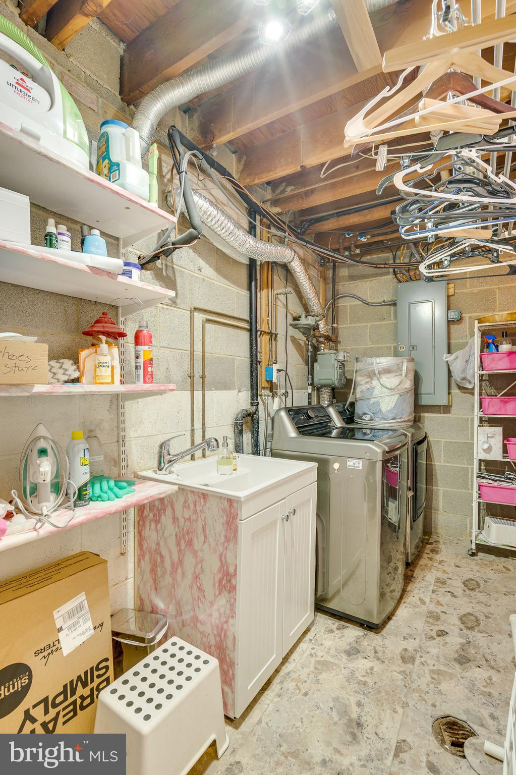 RESTON - Residential